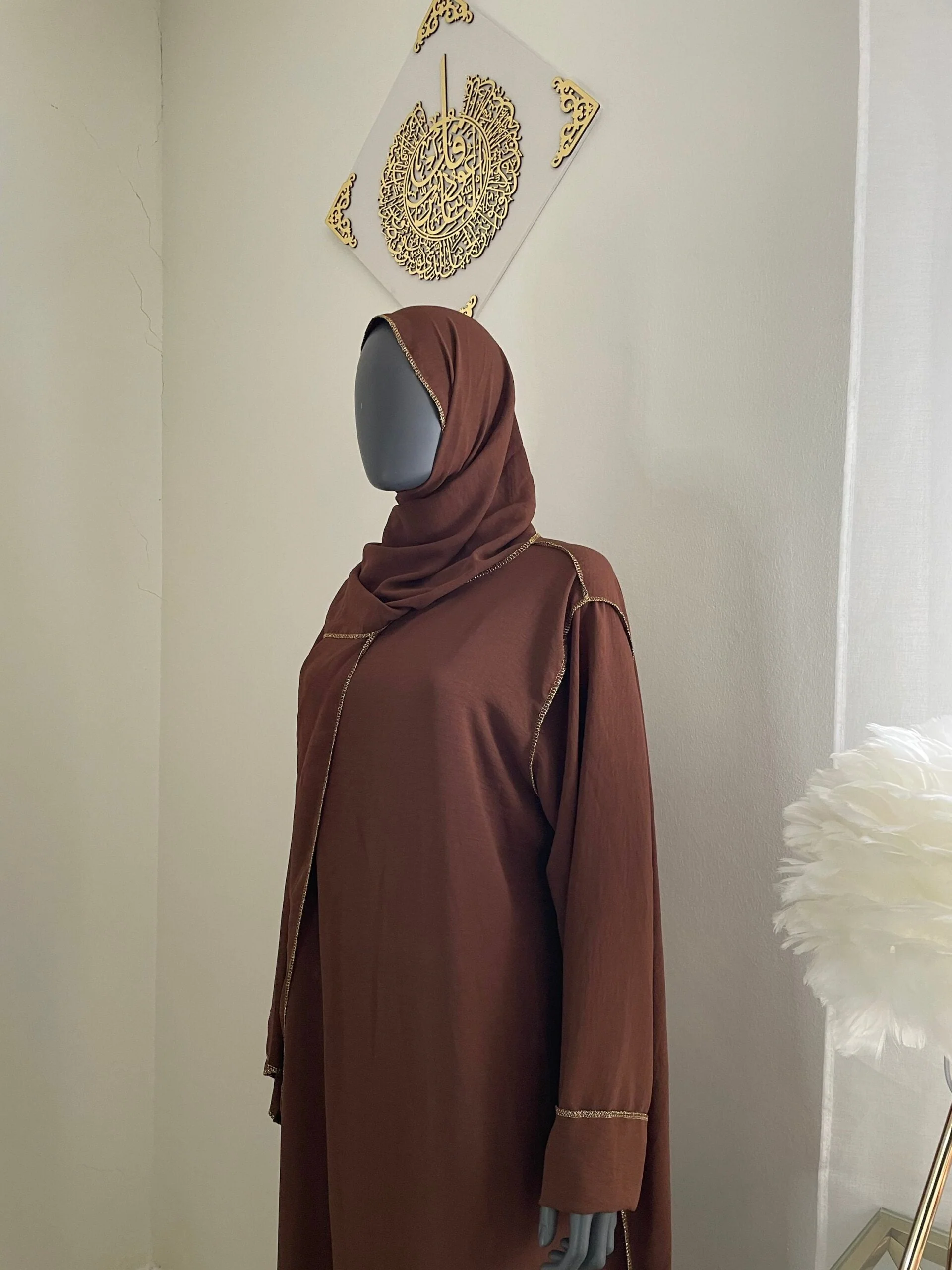 Abaya con Hijab Integrado de Tela Crepe – Elegante y Práctica
