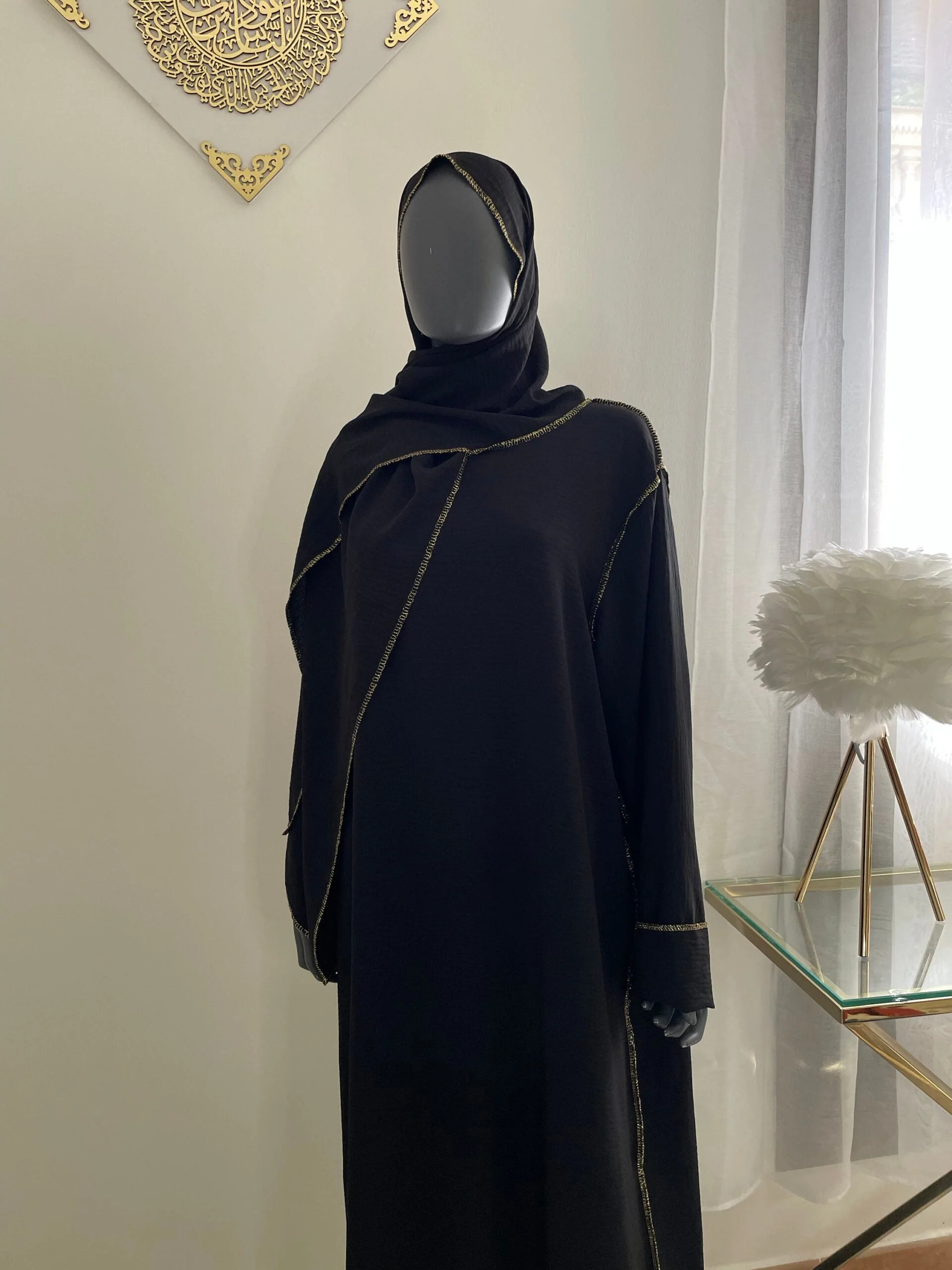 Abaya con Hijab Integrado de Tela Crepe – Elegante y Práctica - Image 10