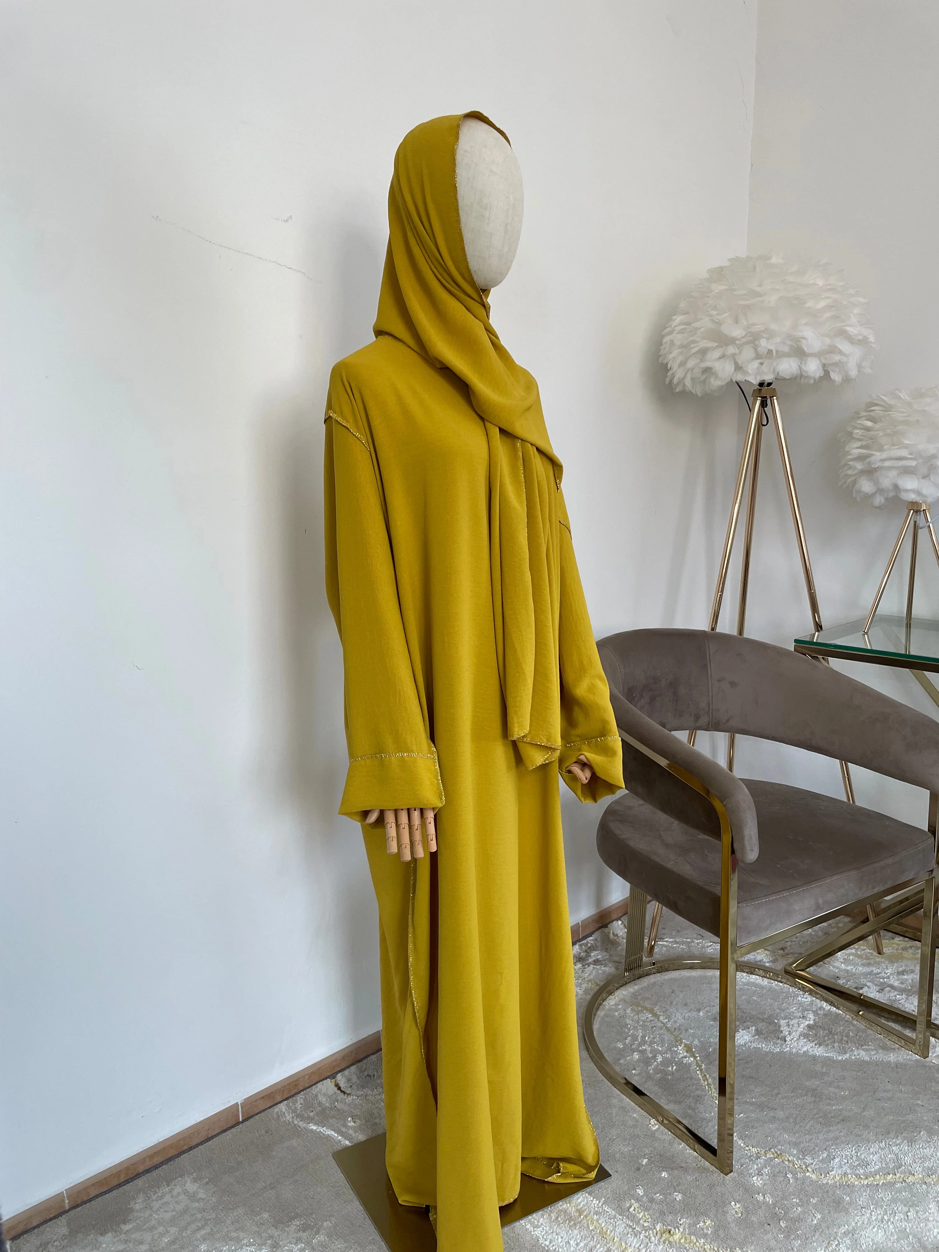 Abaya con Hijab Integrado de Tela Crepe – Elegante y Práctica - Image 13