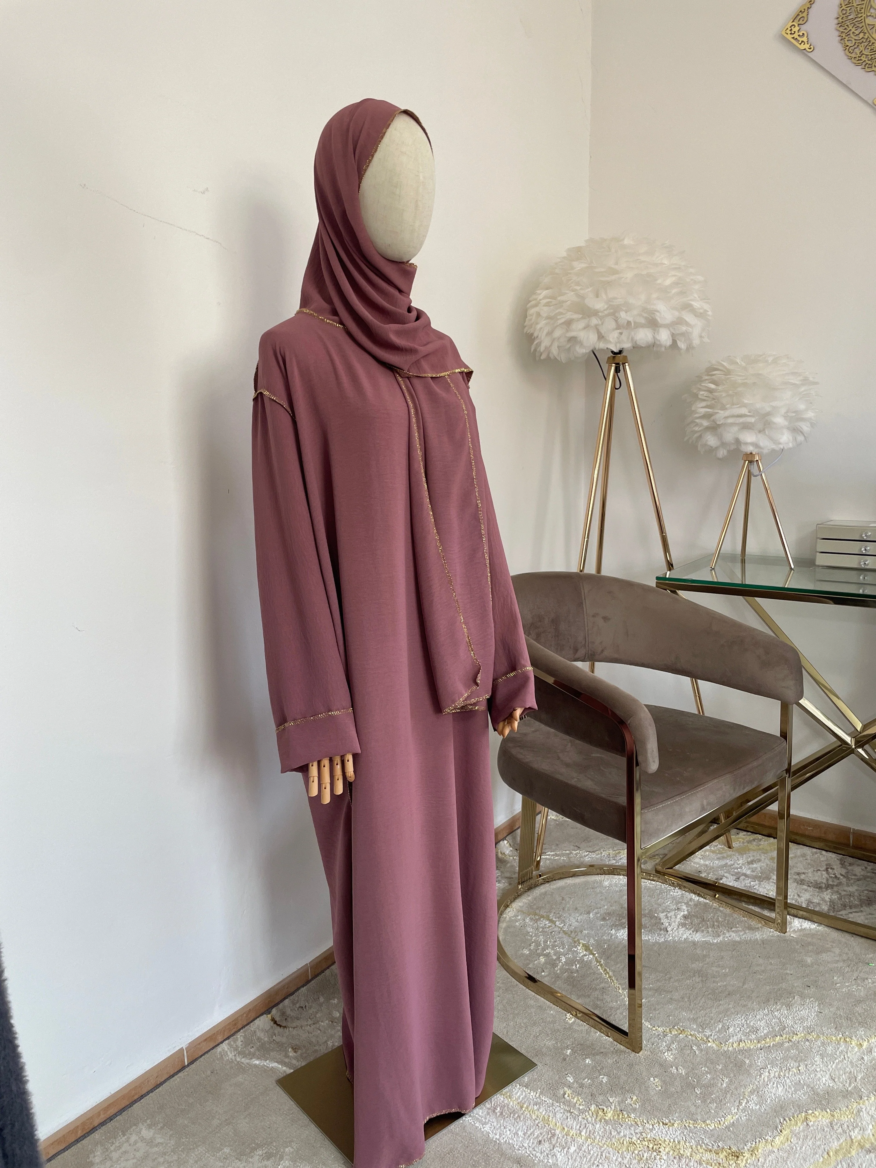Abaya con Hijab Integrado de Tela Crepe – Elegante y Práctica - Image 14