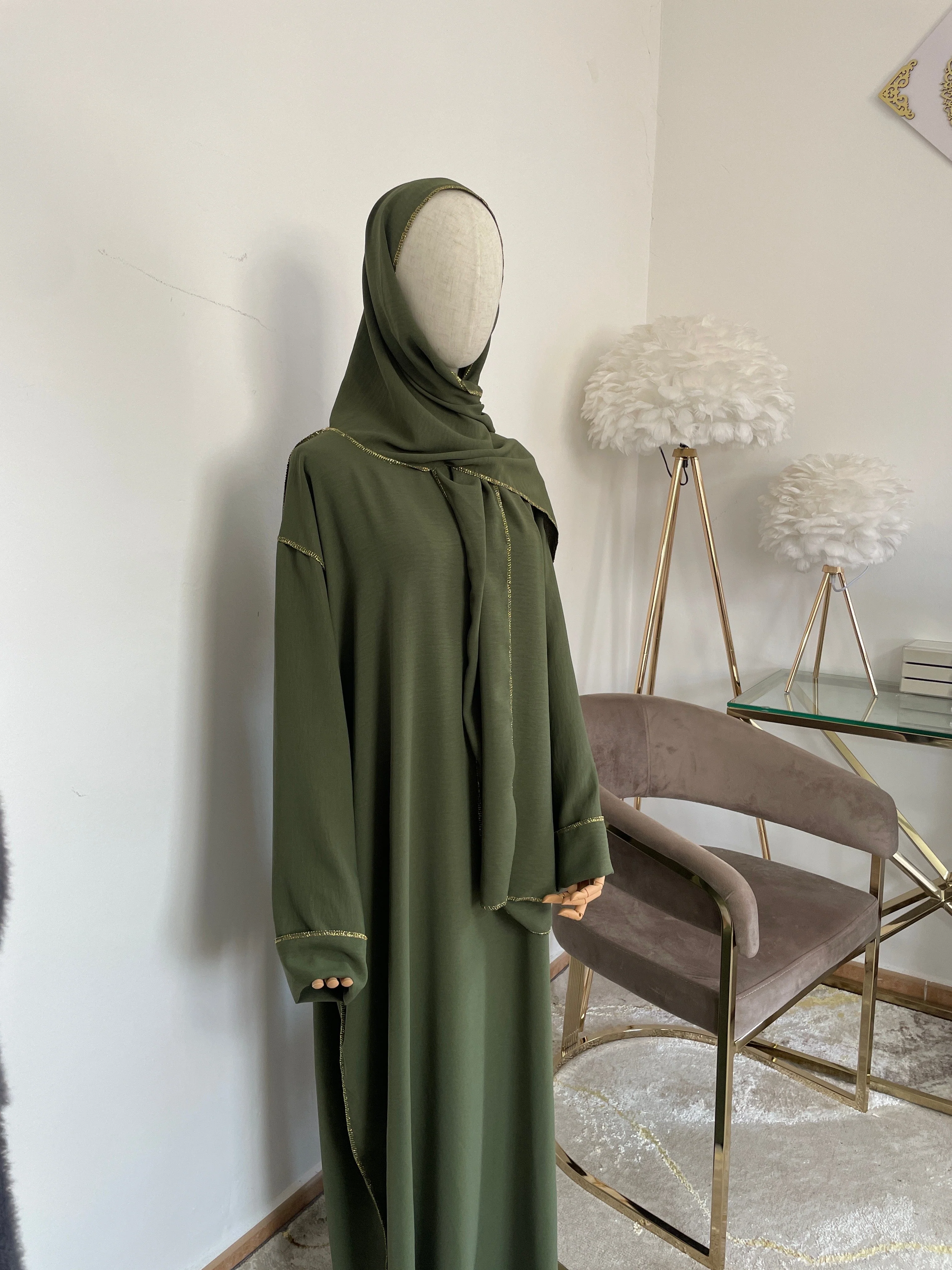 Abaya con Hijab Integrado de Tela Crepe – Elegante y Práctica - Image 16