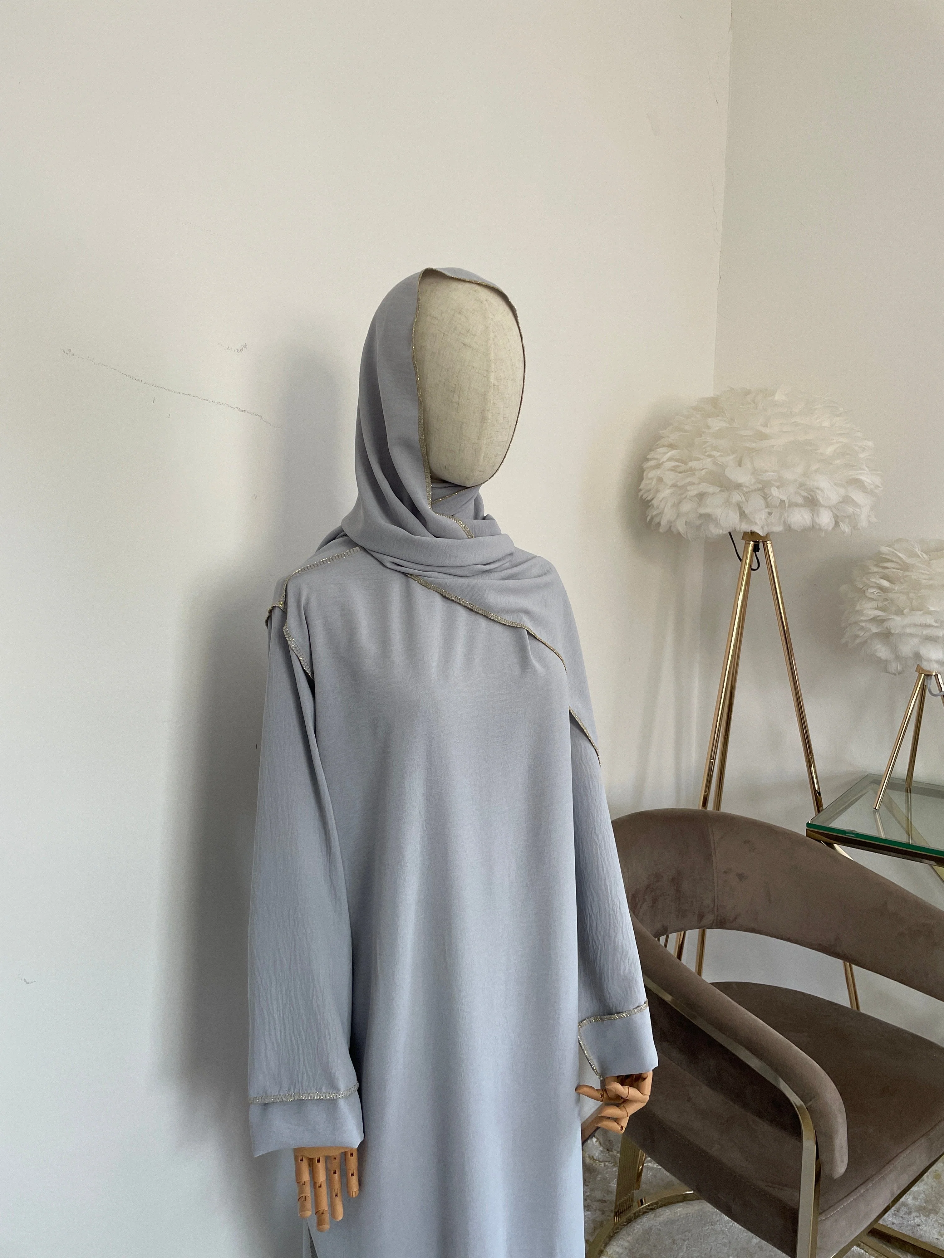 Abaya con Hijab Integrado de Tela Crepe – Elegante y Práctica - Image 17