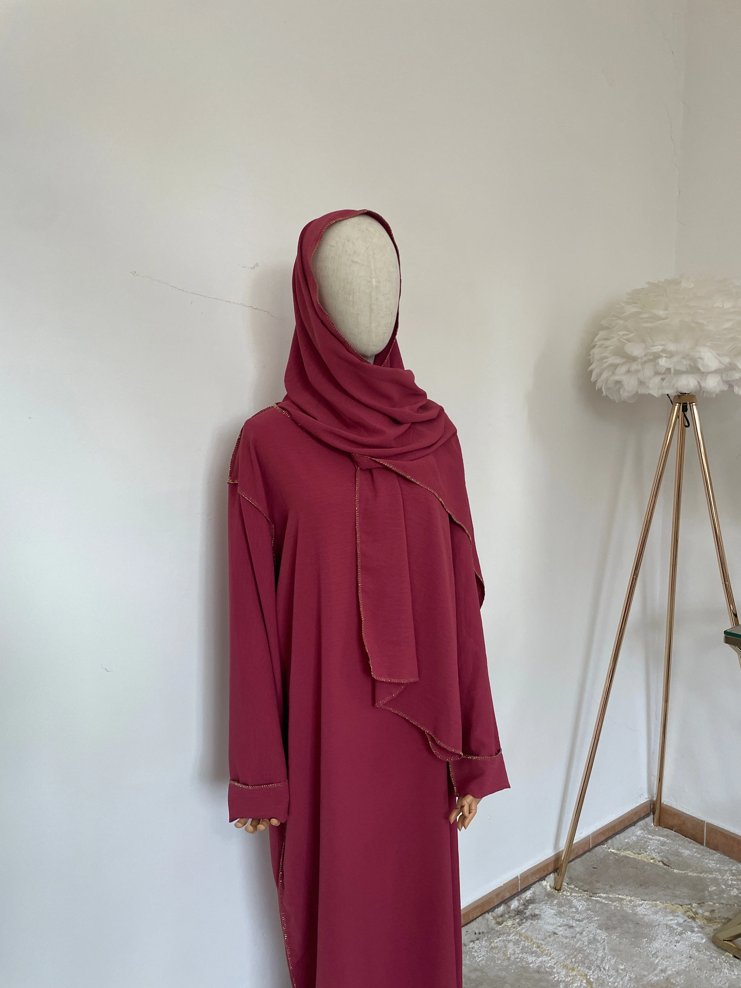 Abaya con Hijab Integrado de Tela Crepe – Elegante y Práctica - Image 18