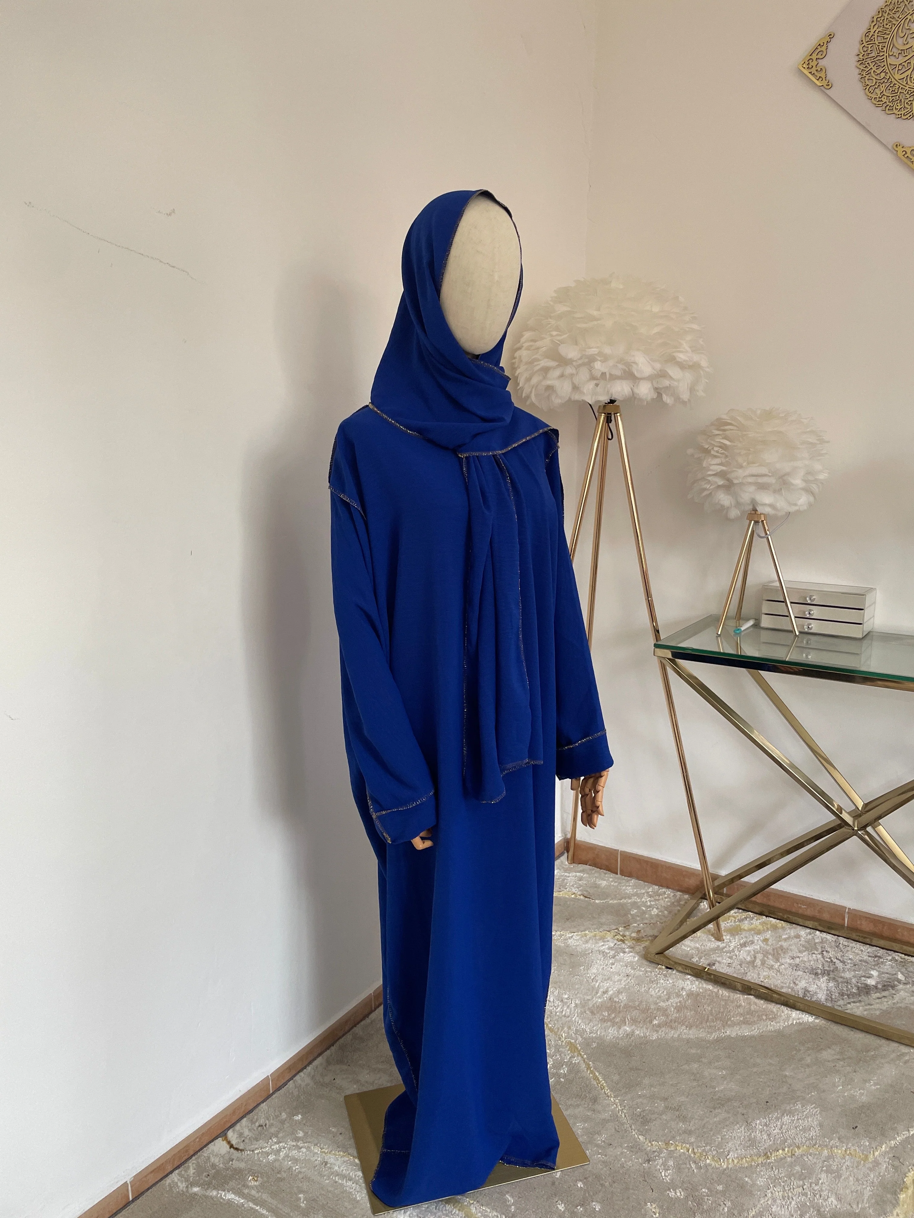 Abaya con Hijab Integrado de Tela Crepe – Elegante y Práctica - Image 24