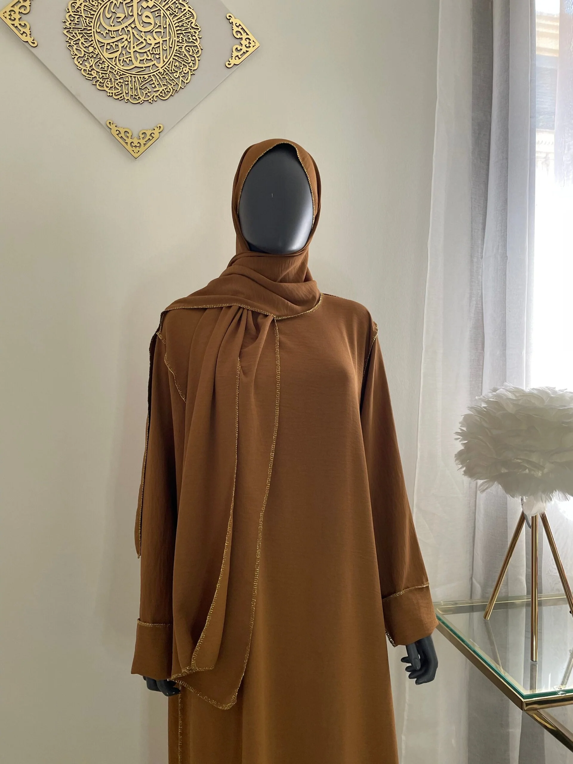 Abaya con Hijab Integrado de Tela Crepe – Elegante y Práctica - Image 9