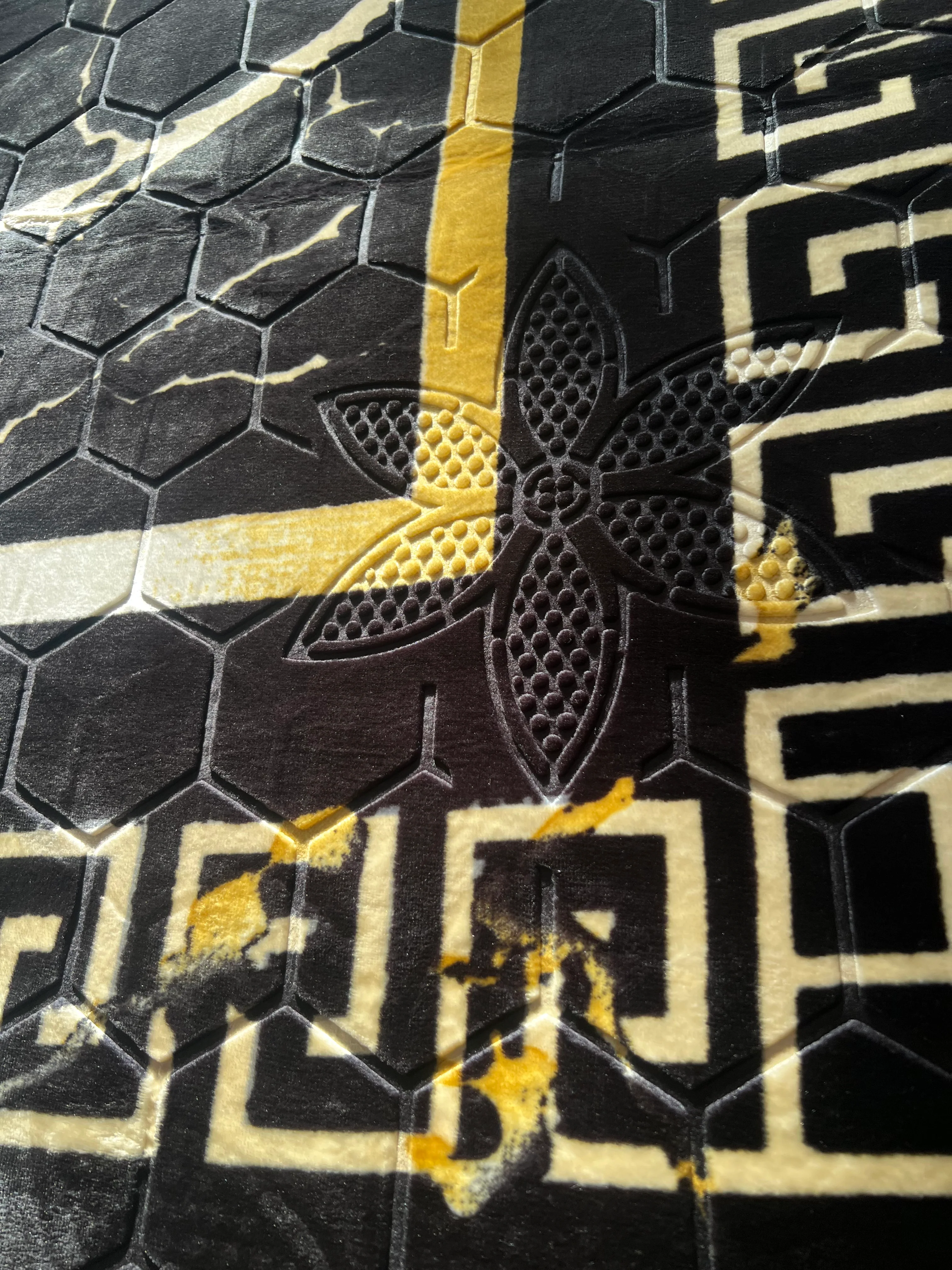 Alfombra Clásica Negra y detalles Dorados con Cenefa de Inspiración Oriental – Estilo Árabe - Image 2