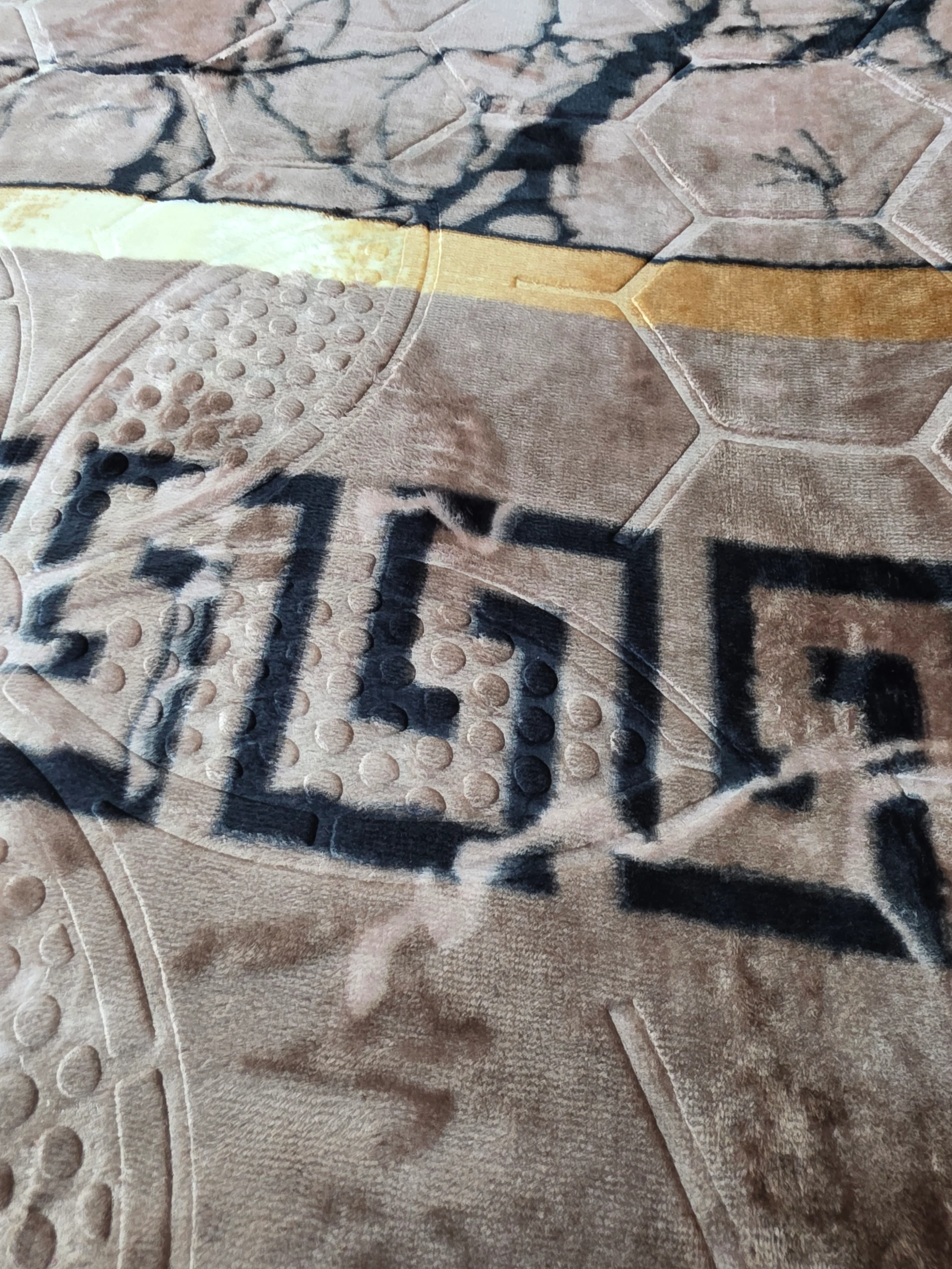 Alfombra Clásica Beige y detalles Dorados con Cenefa Negra de Inspiración Oriental – Estilo Árabe - Image 7
