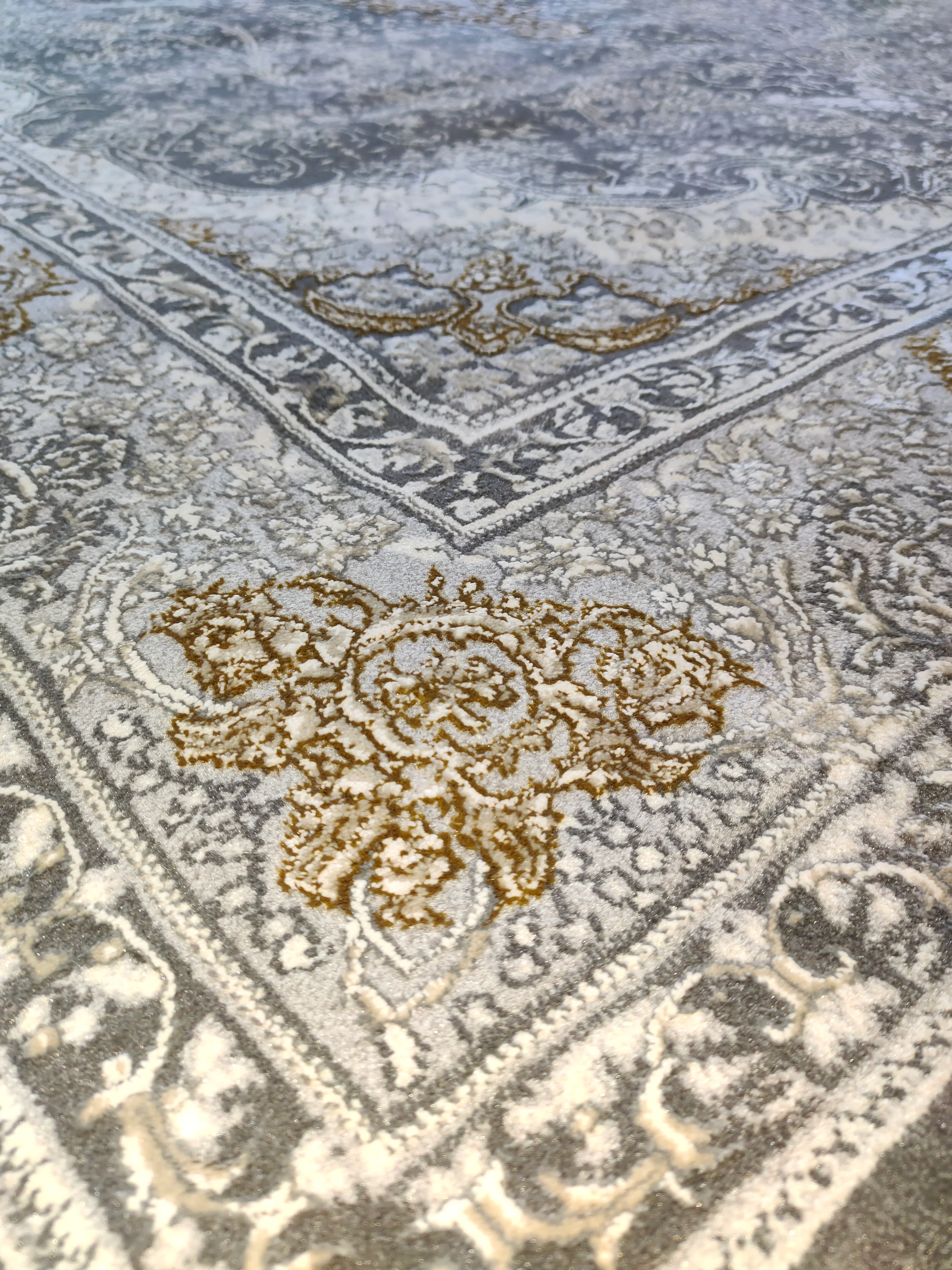 Alfombra Diseño Arabia Gris con Detalles en Gris – Elegancia Moderna Inspirada en Arabia - Image 3