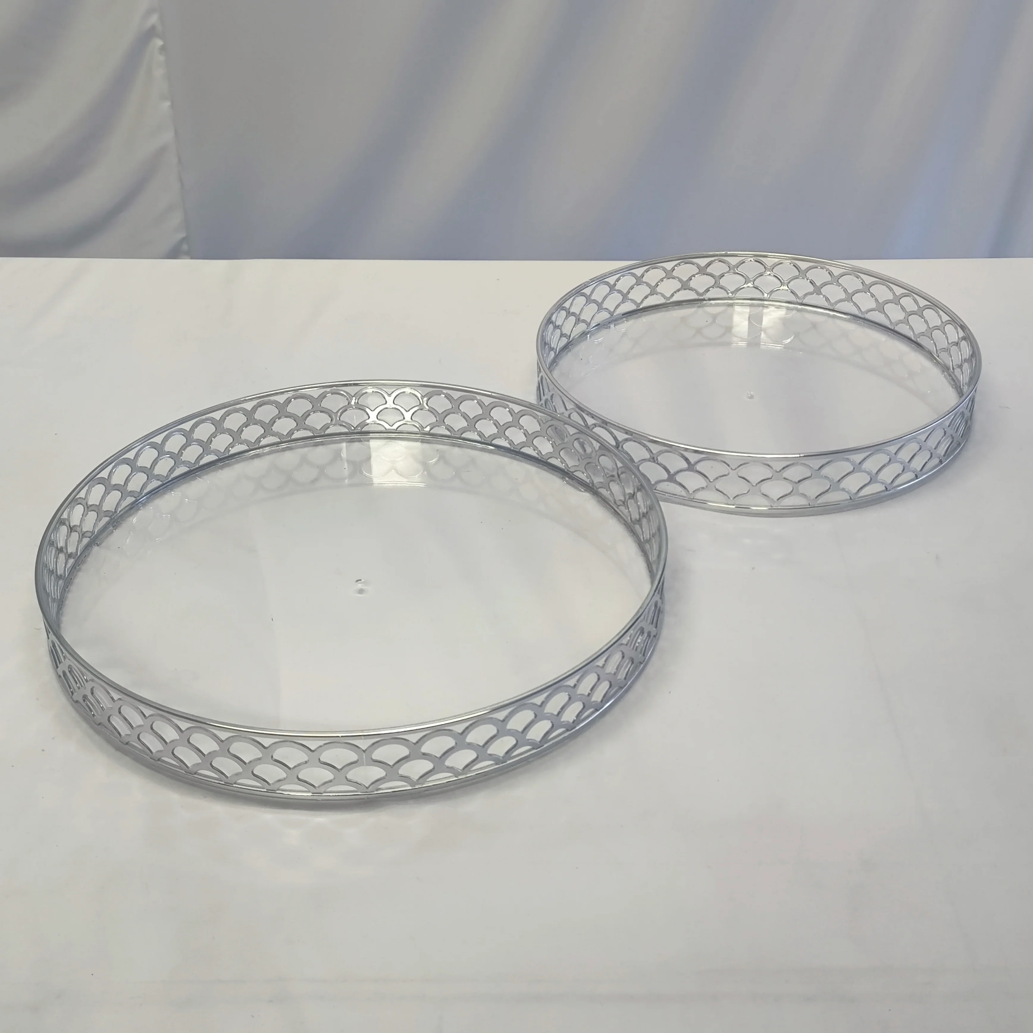 Set de 2 Charolas Decorativas Plateadas – Bandejas Redondas Elegantes para Mesa y Decoración - Image 4