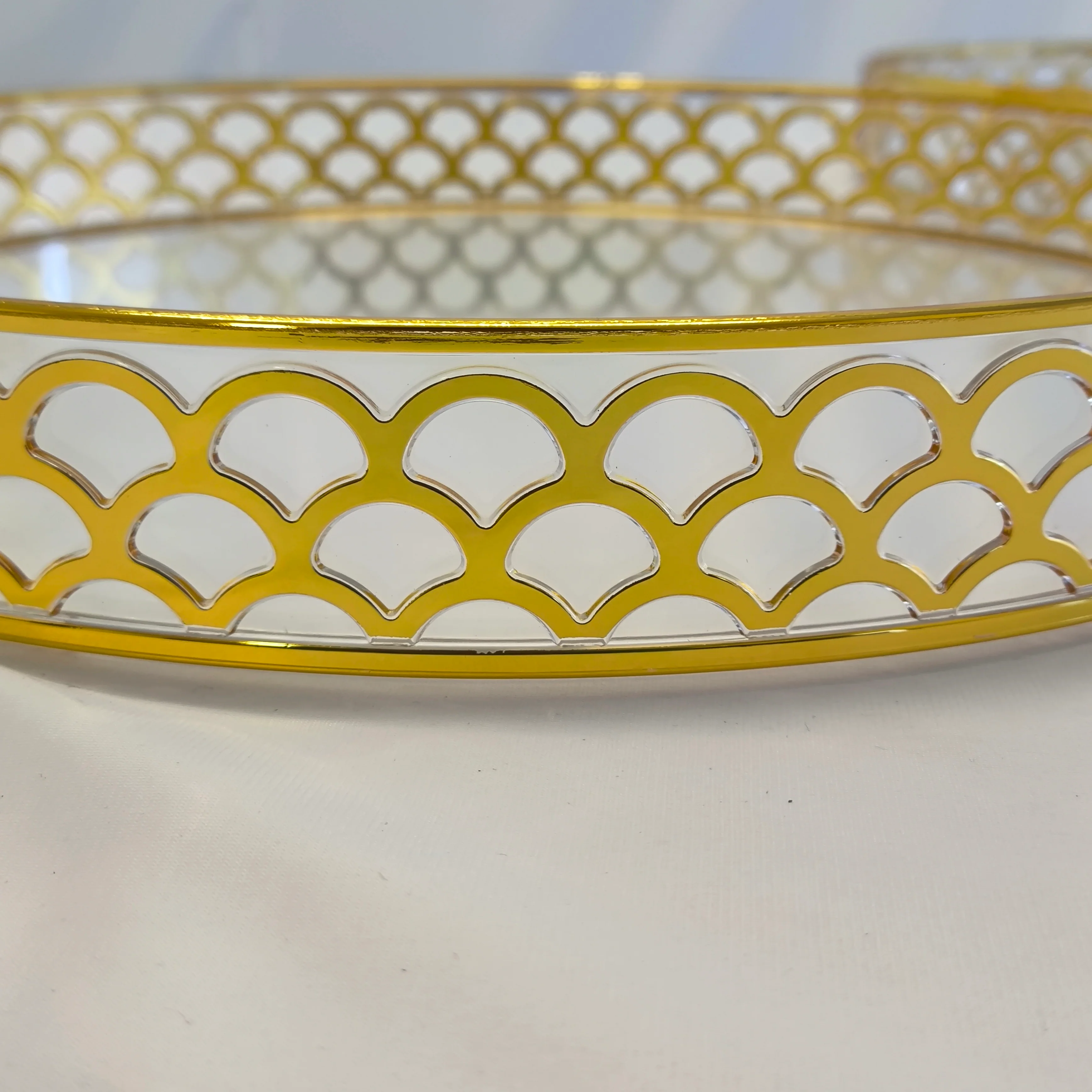 Set de 2 Charolas Decorativas Redondas en Dorado – Bandejas Elegantes para Mesa y Decoración - Image 3