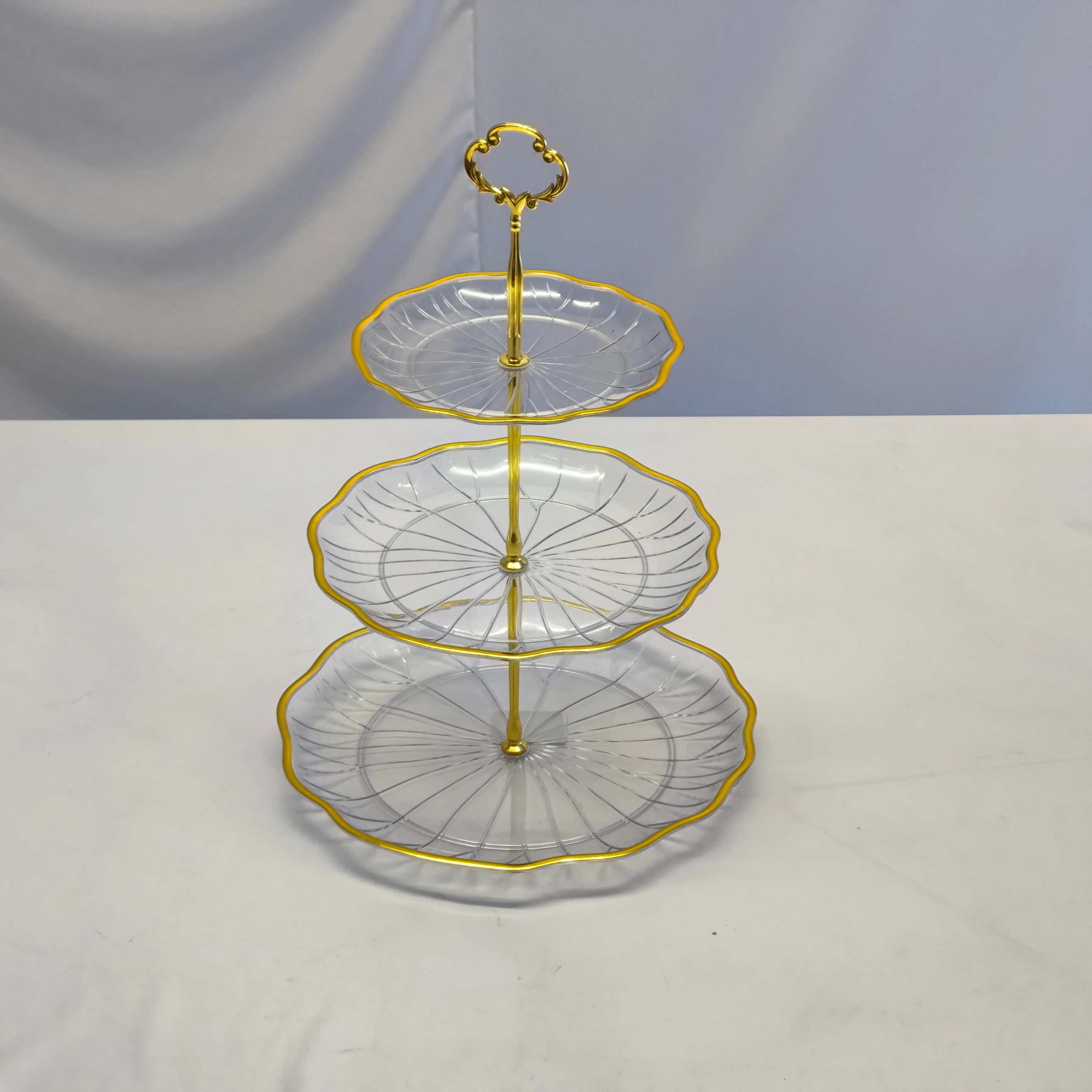 Soporte de Postres 3 Niveles – Plástico con Detalles Dorados - Image 3