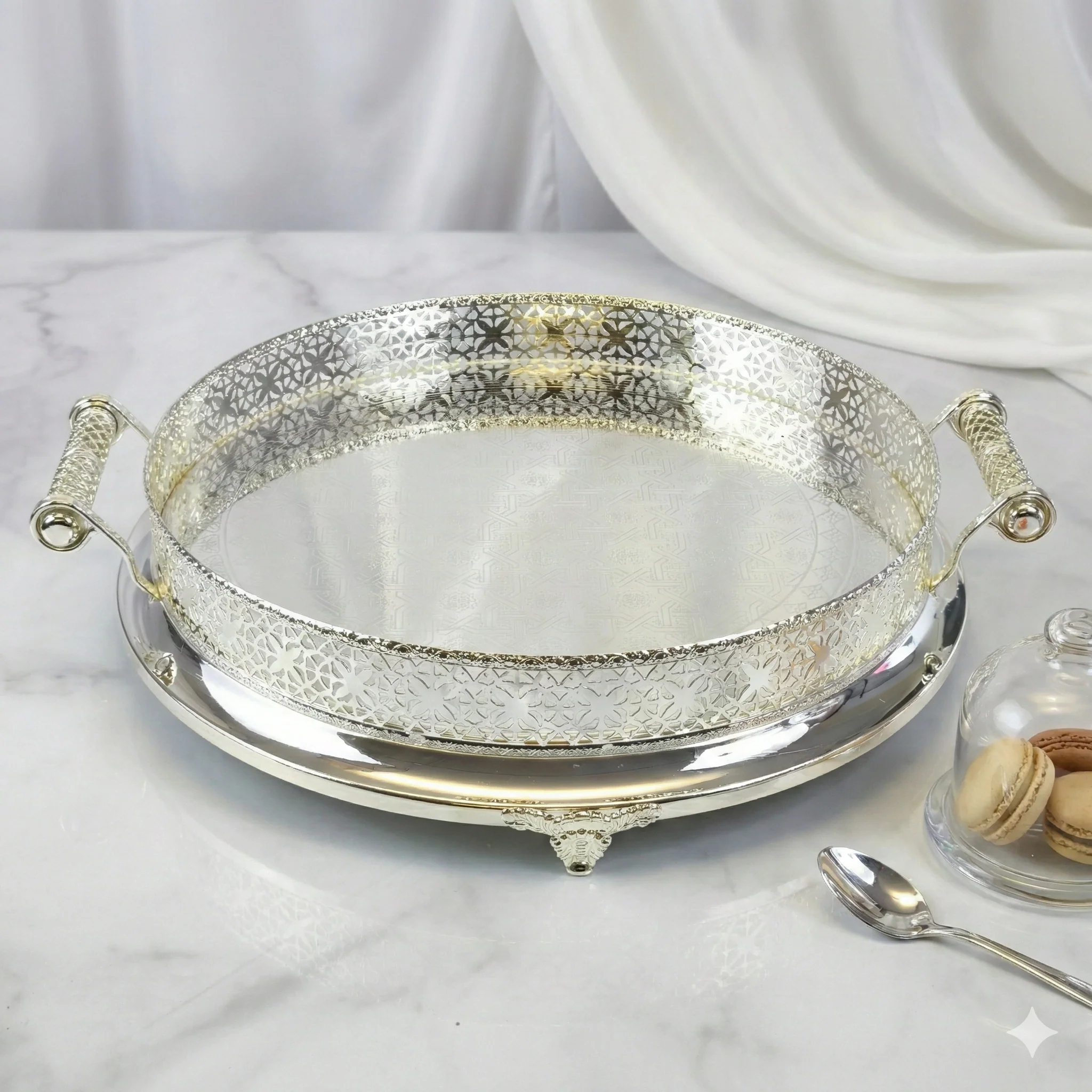 ✨ Bandeja Redonda Decorativa de Lujo en Acabado Plateado con Detalles Ornamentales ✨
