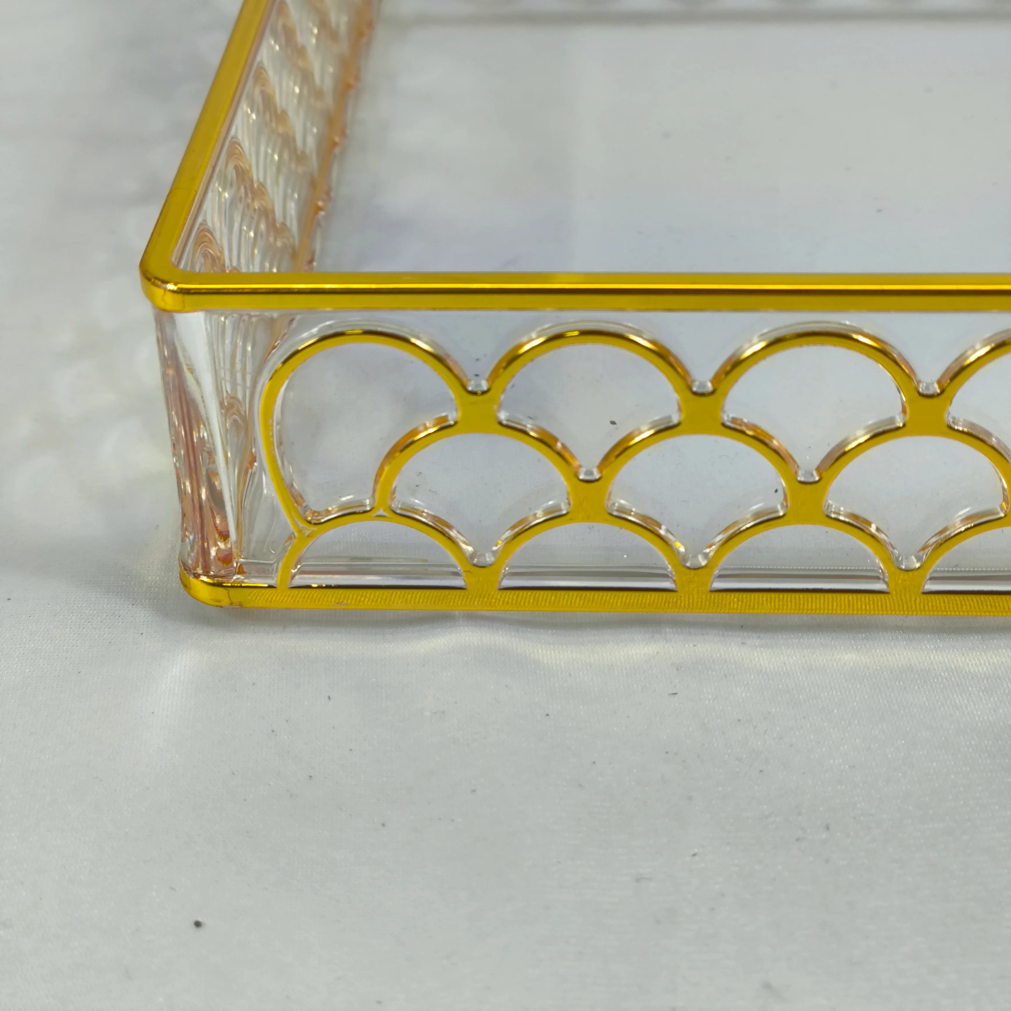 Bandeja Decorativa Rectangular Dorada con Base de PLASTICO Elegante - Image 4
