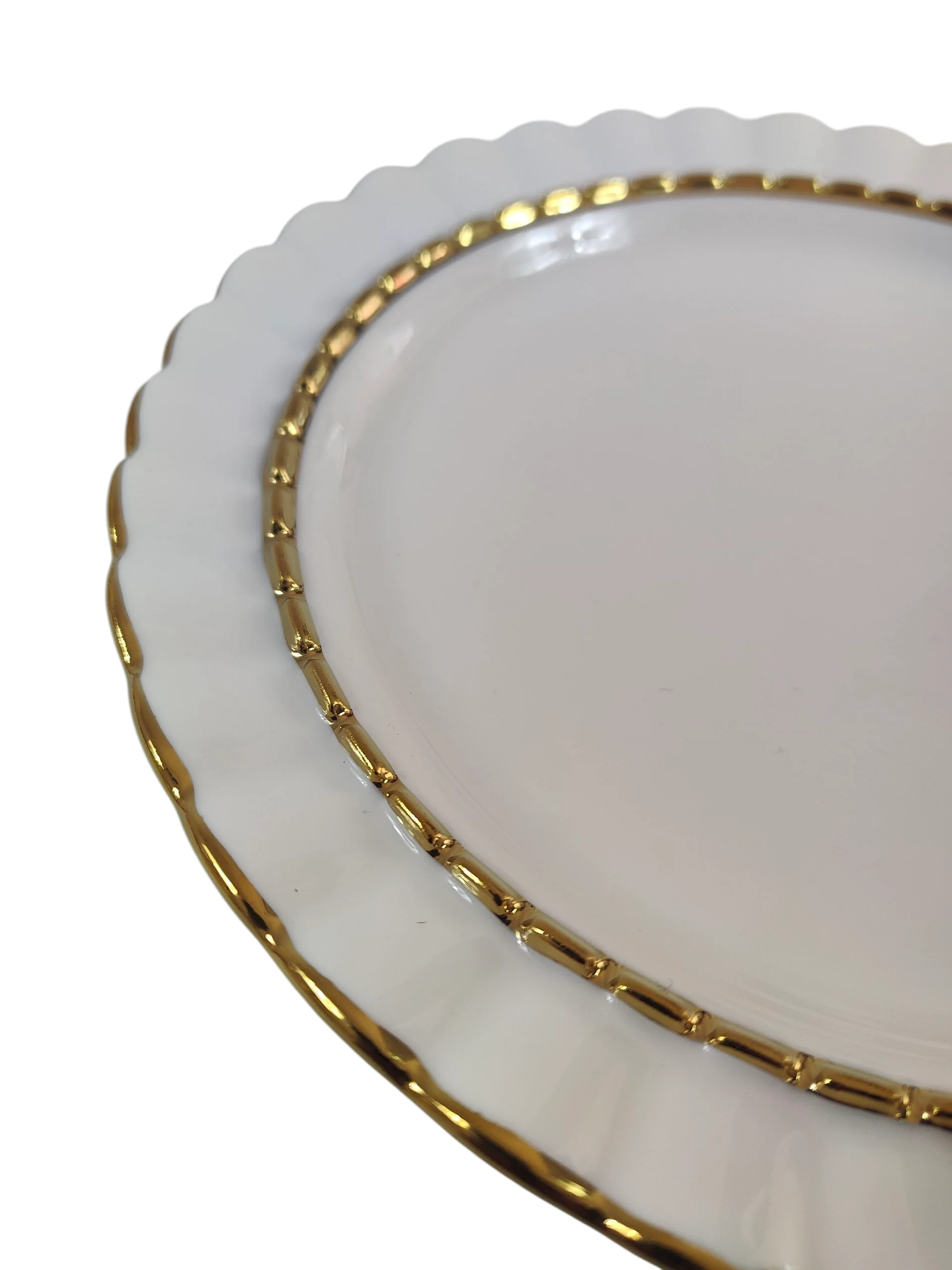 🍽️ Set de 8 Platos Llanos con Borde Dorado Ø20,9cm – Diseño Elegante y Ondulado - Image 4