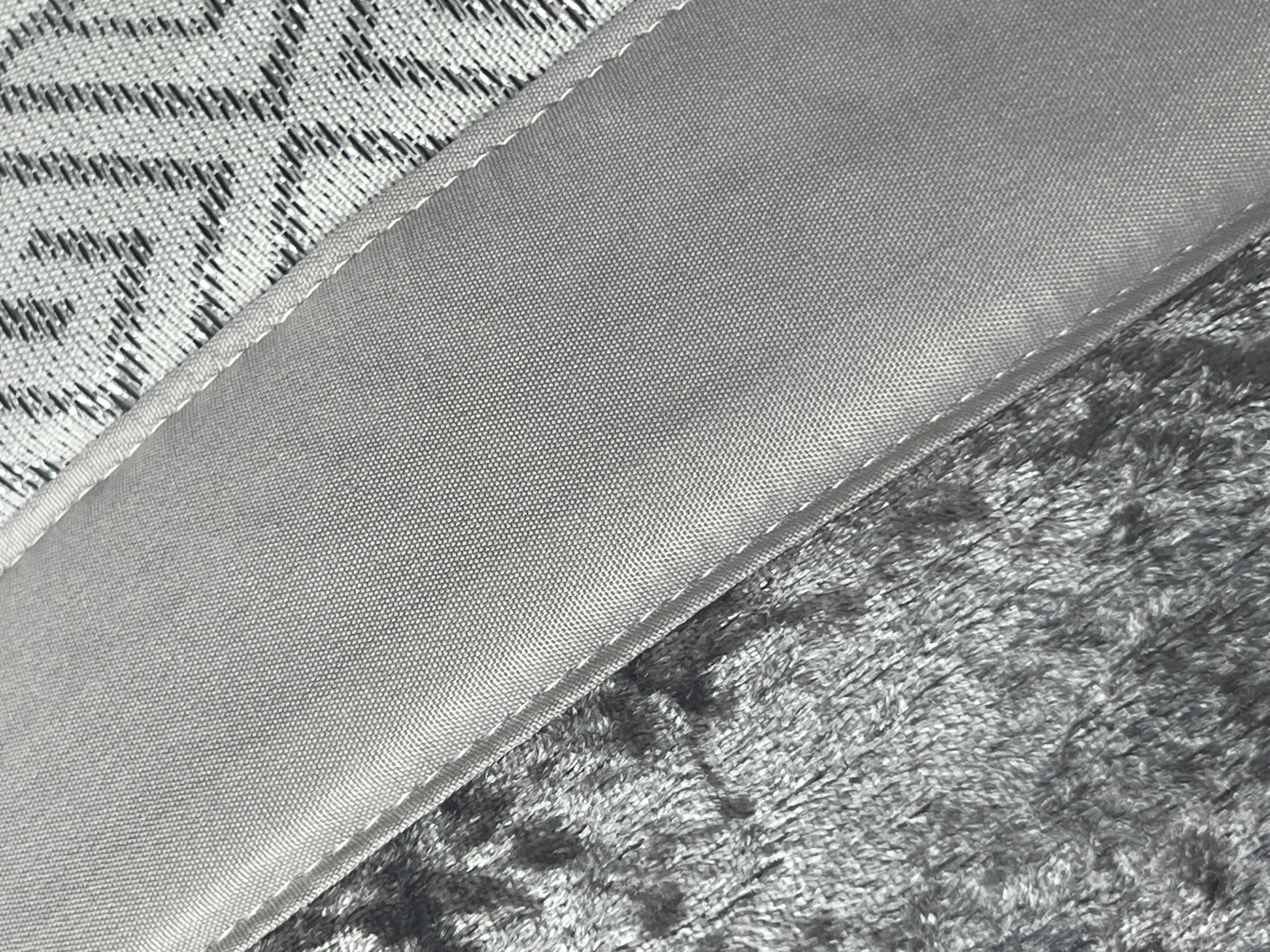 Colcha SUZY Elegante – Conjunto Decorativo con Tres Almohadas, 250 x 260 cm - COLOR GRIS CLARO - Image 2