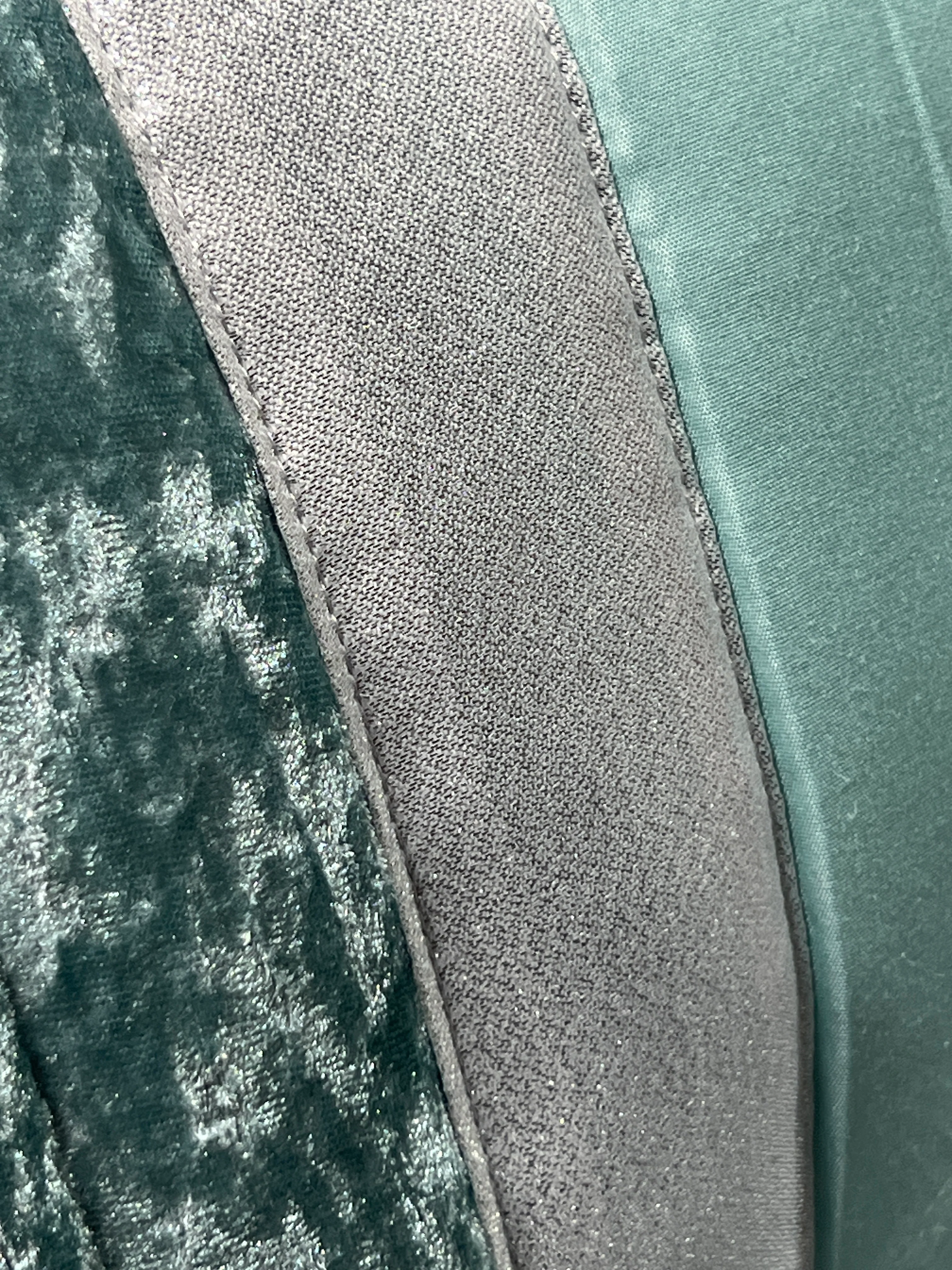 🏯 Colcha TOQUIO Elegante – Conjunto Decorativo con Tres Almohadas, 250 x 260 cm - COLOR VERDE - Image 4