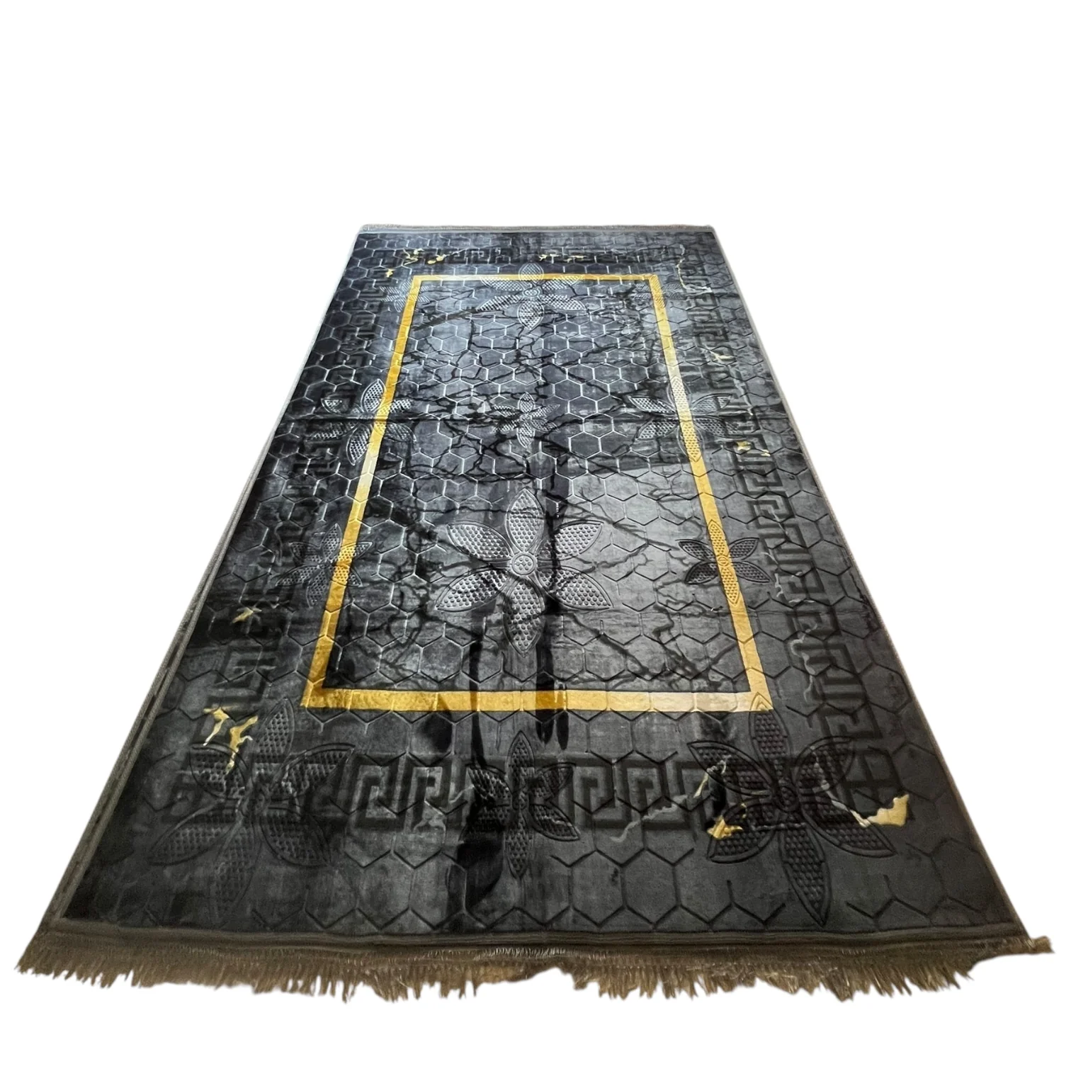 Alfombra Clásica Gris y detalles Dorados con Cenefa Negra de Inspiración Oriental – Estilo Árabe - Image 2