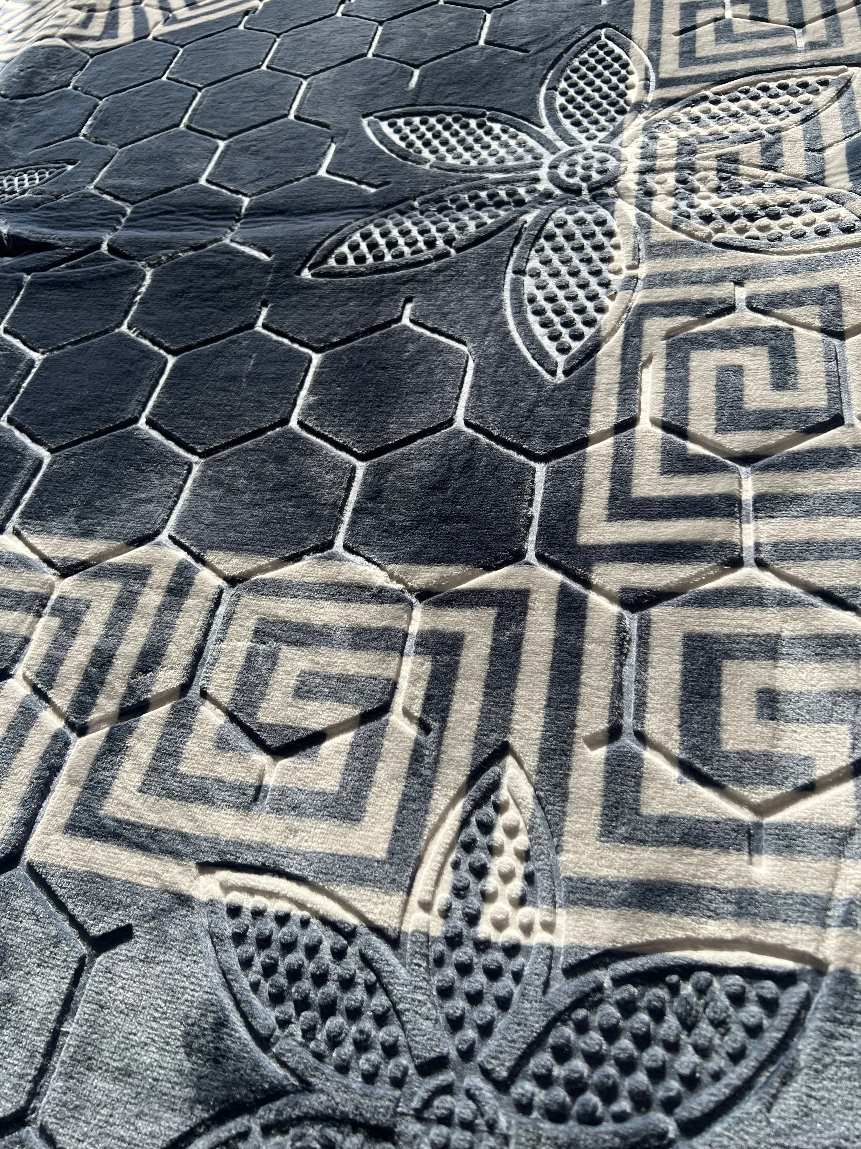 Alfombra Clásica Gris con Cenefa Negra de Inspiración Oriental – Estilo Árabe - Image 2