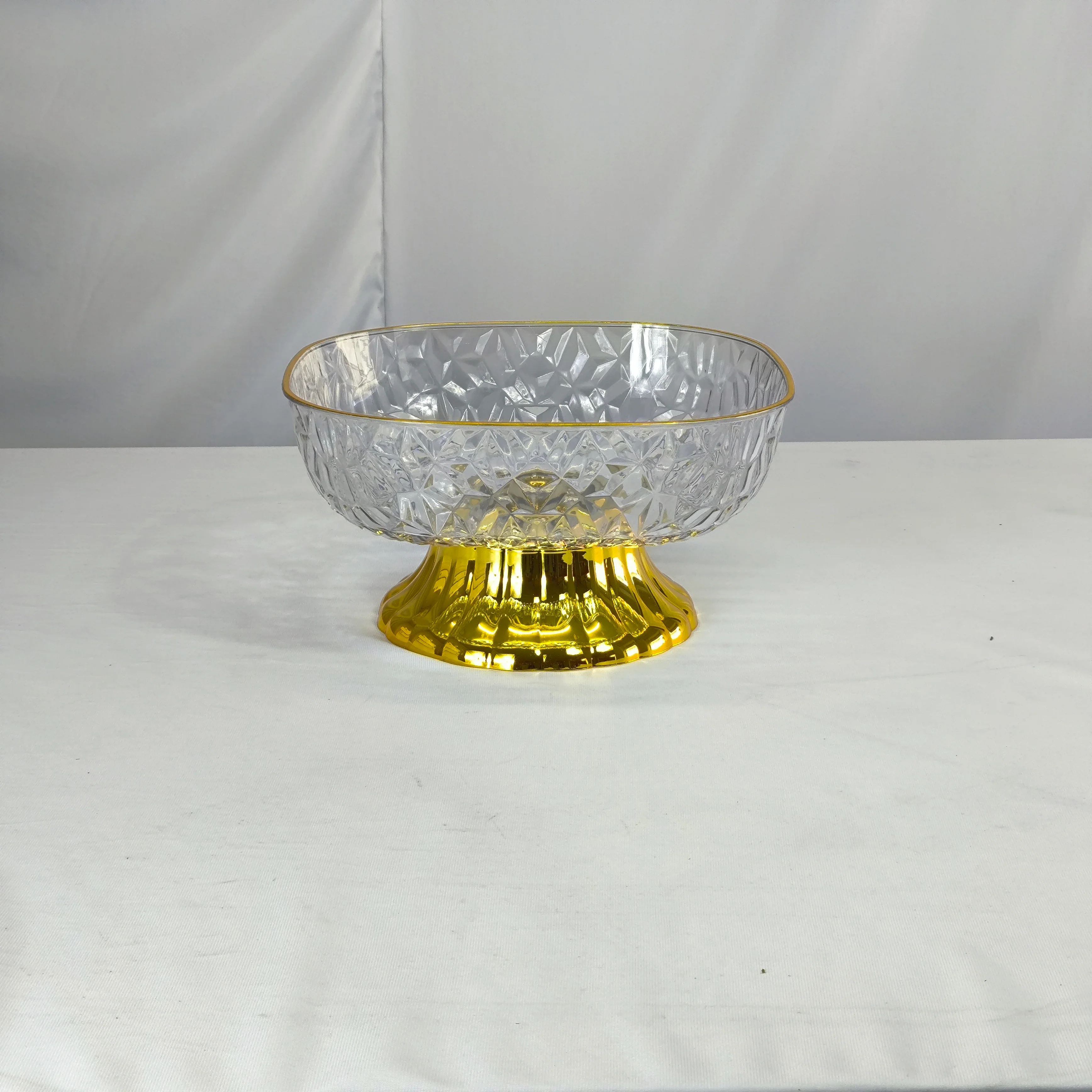 Frutero de PLÁSTICO Tallado con Base Dorada – Centro de Mesa Elegante - Image 2