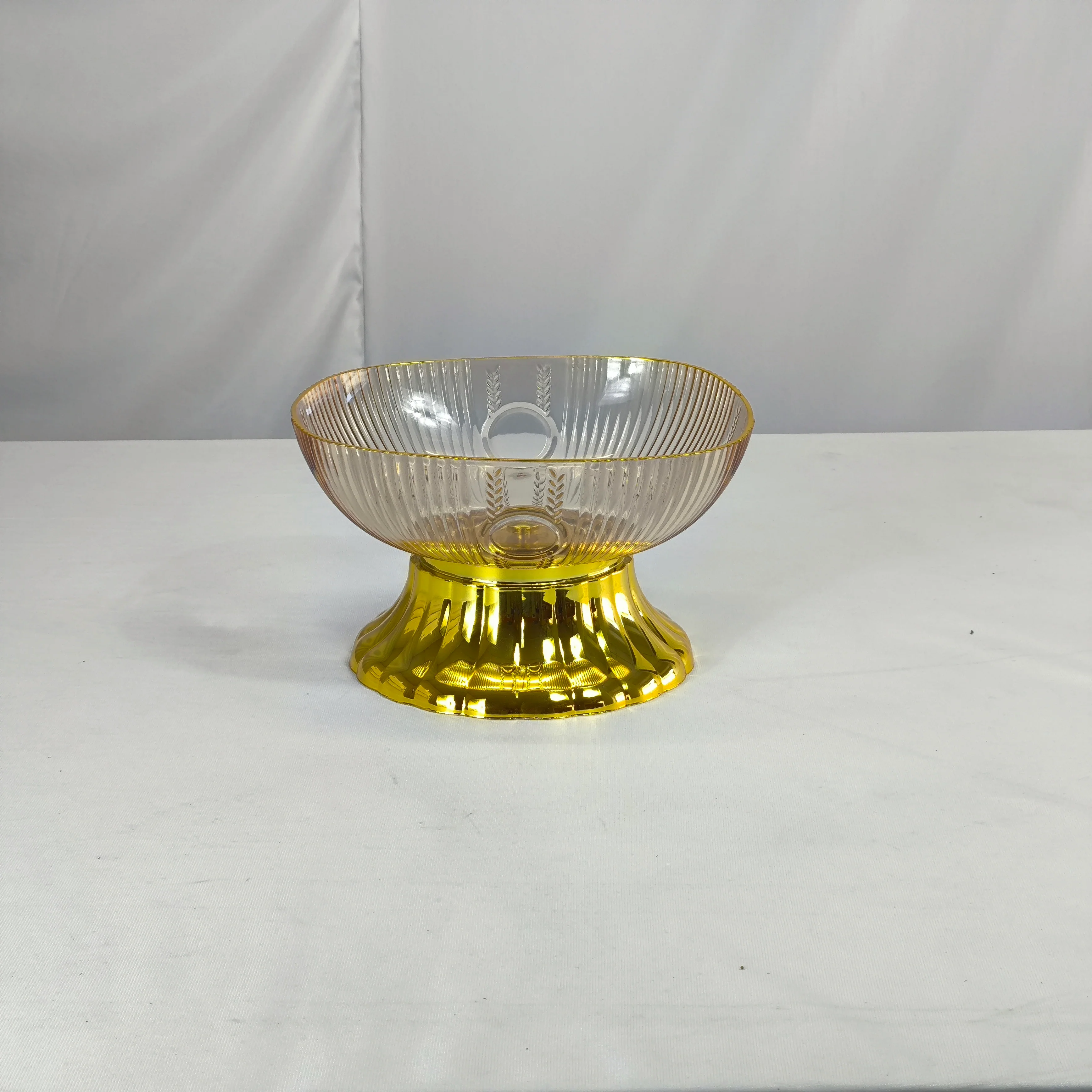 Frutero de PLÁSTICO con Base Dorada – Centro de Mesa Premium - Image 2
