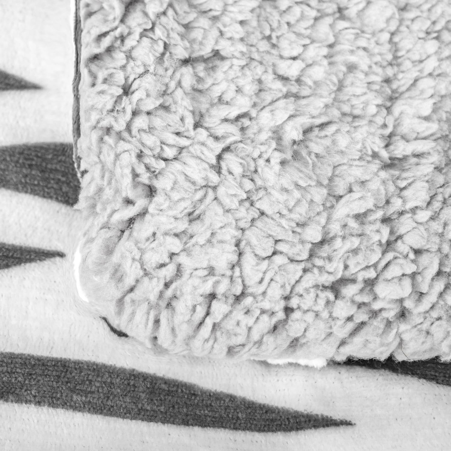 EDREDÓN BORREGO NÓRDICO MODELO ESPIGAS - COLOR Gris Blanco - Image 4