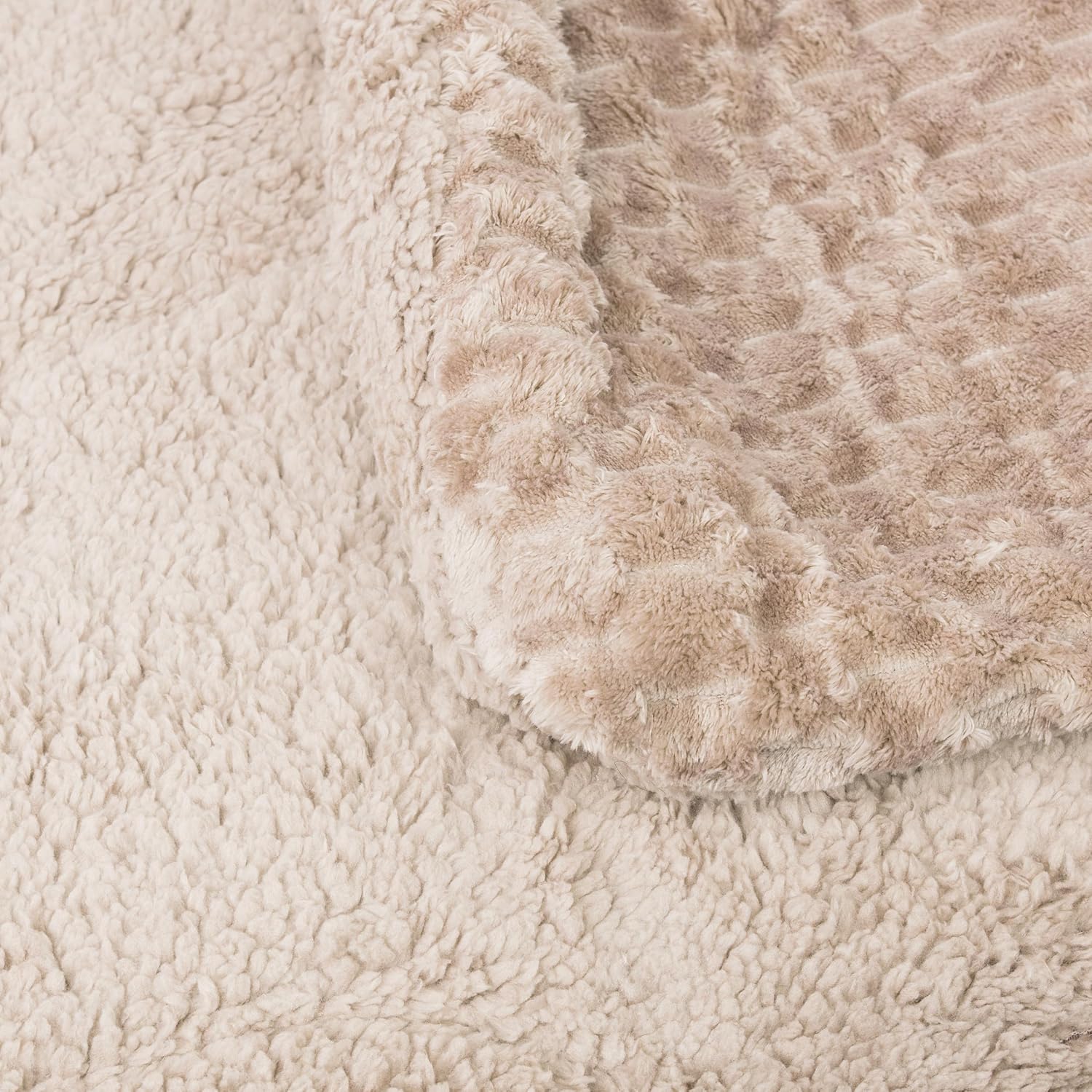 EDREDÓN BORREGO NÓRDICO MODELO PANAL - COLOR BEIGE - Image 3