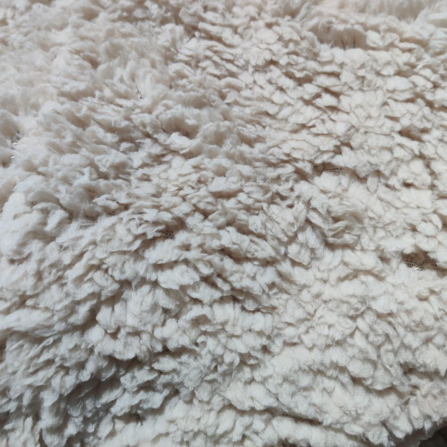Edredón Comforter Polar con Sherpa COLOR BEIGE – MODELO Ondas de Cristal - 240 x 260 cm (POLAR 15) - Image 3