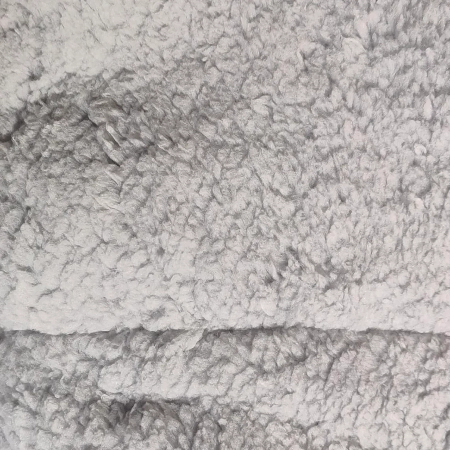 Edredón Comforter Polar con Sherpa COLOR GRIS – MODELO Ondas de Cristal - 240 x 260 cm (POLAR 15) - Image 3