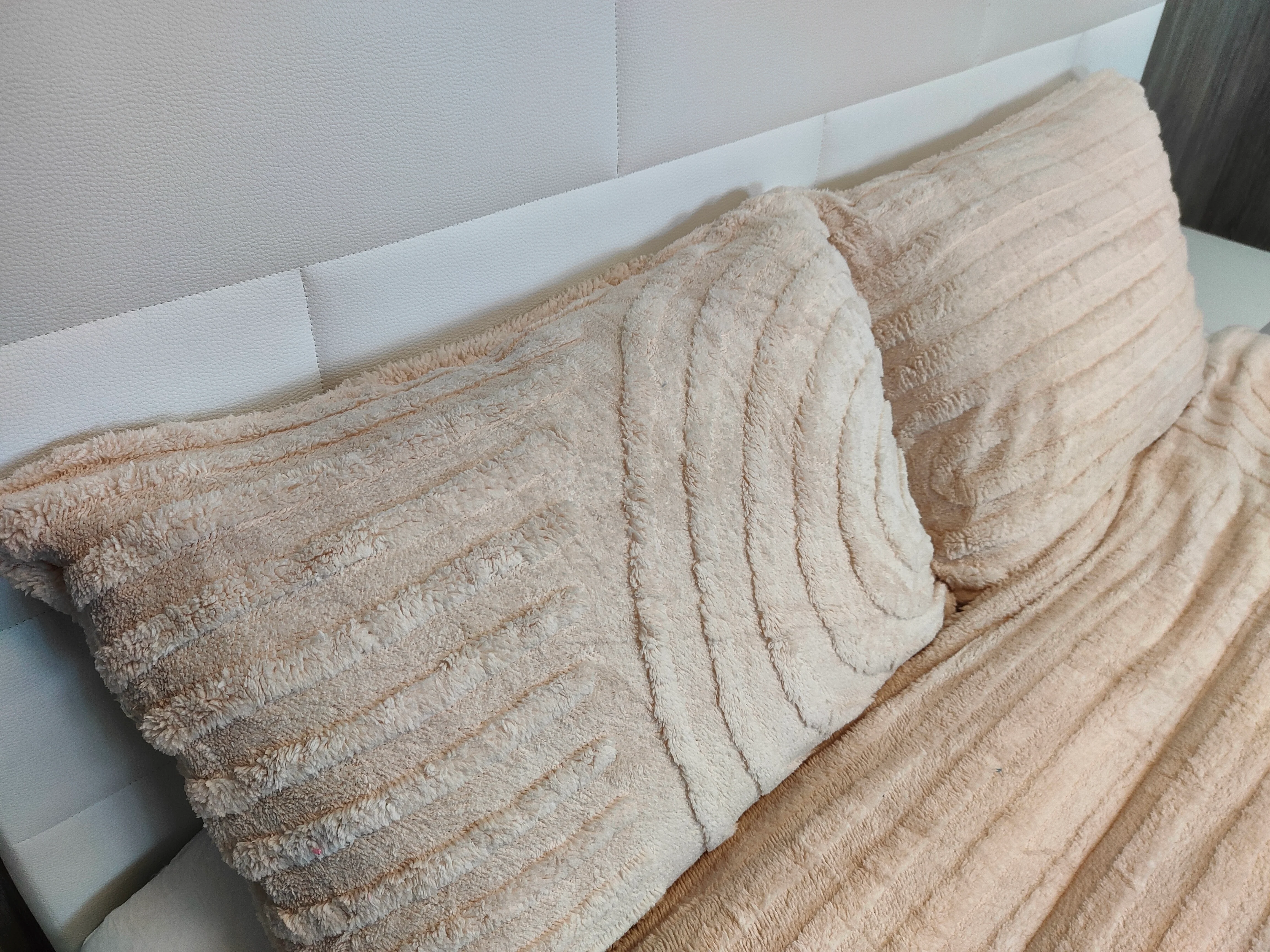 Edredón con Borrego Modelo Curvas – 230 x 250 cm - COLOR CREMA - Image 3