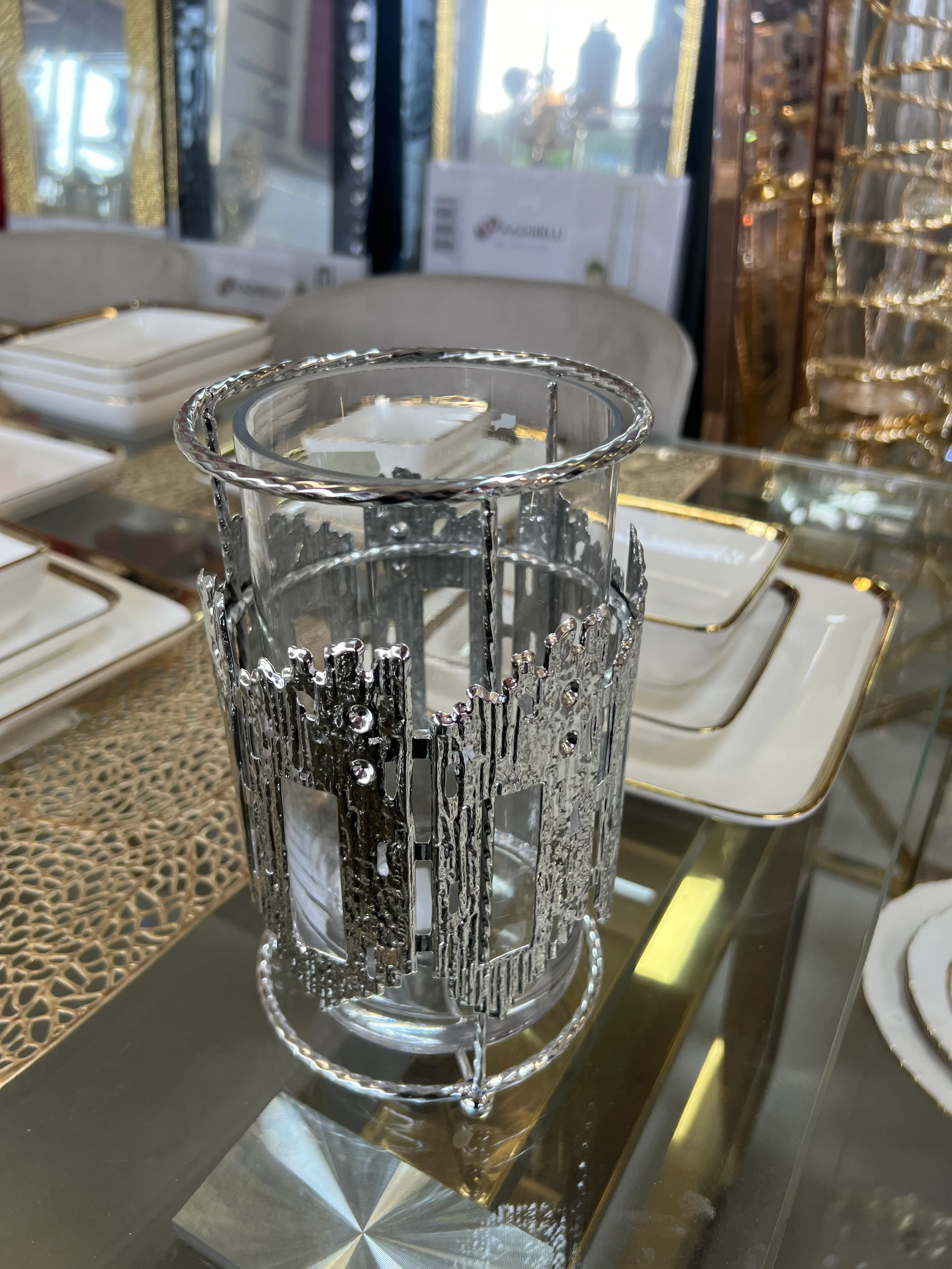 Portavelas de Cristal con Estructura Metálica Plateada – Estilo Moderno y Elegante - Image 2