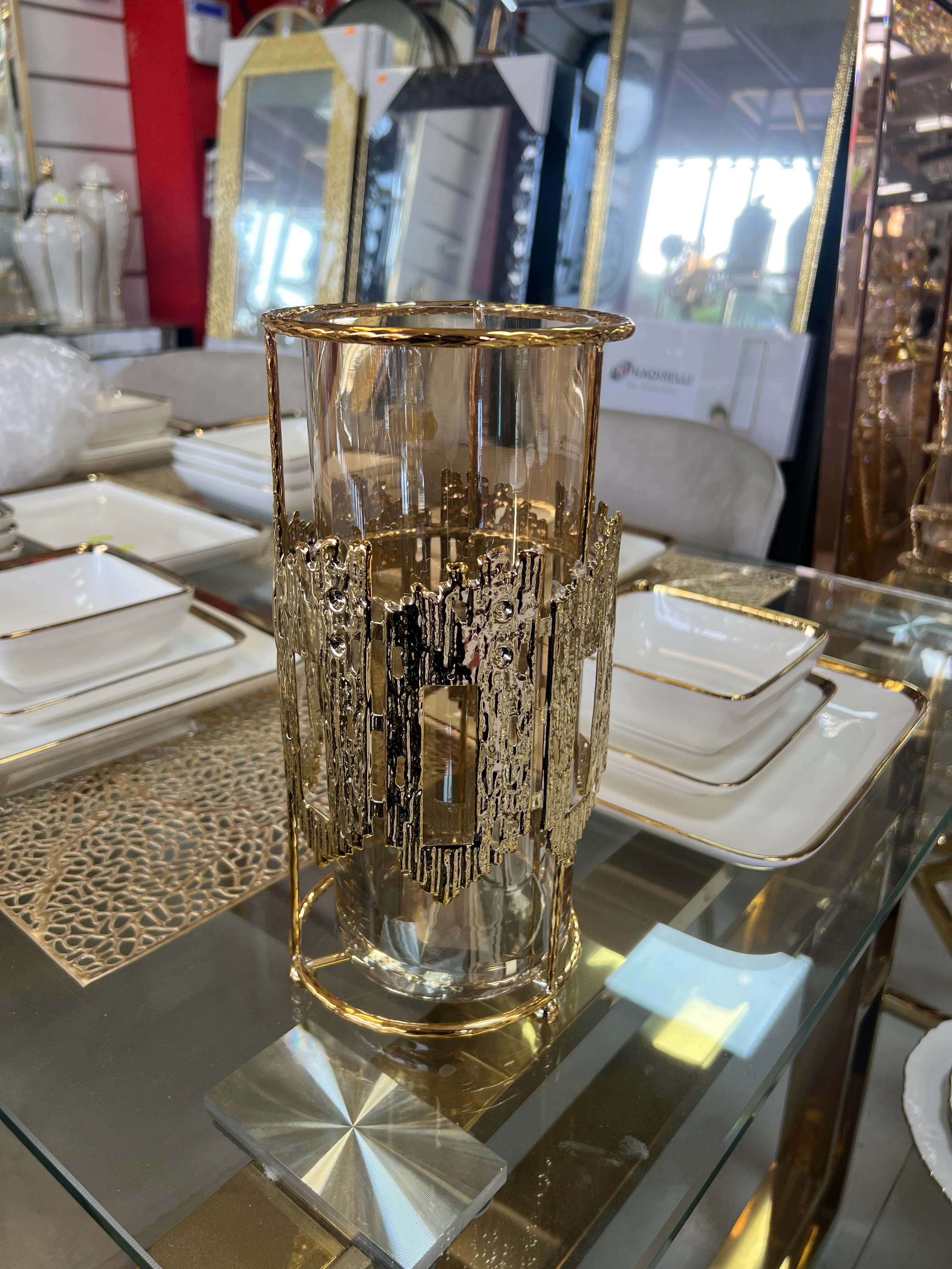 Portavelas de Cristal con Detalle Metálico Dorado – Diseño Moderno y Lujos - Image 2