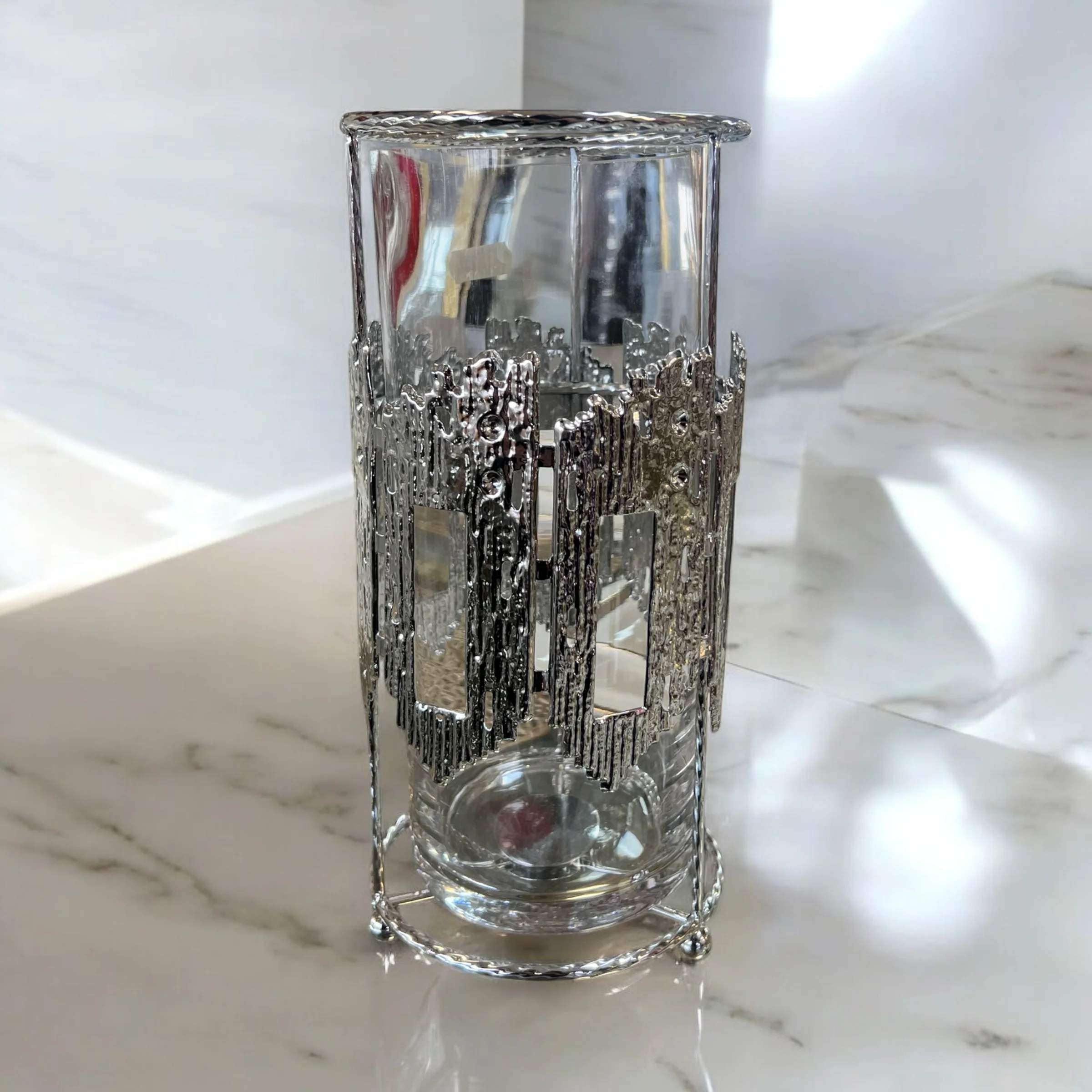 Portavelas de Cristal con Detalle Metálico Plateado – Diseño Moderno y Elegante