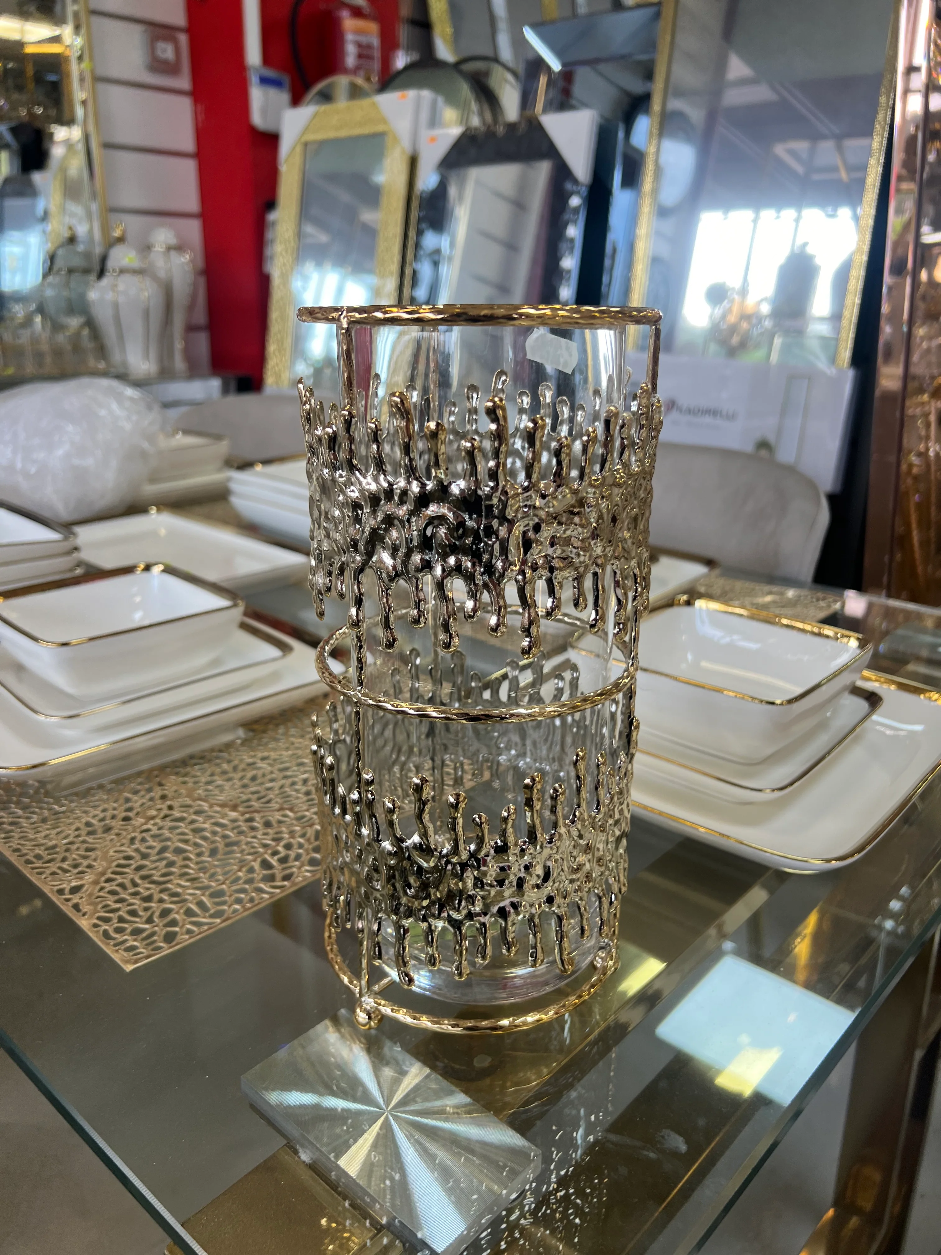 Portavelas de Cristal con Detalle Metálico Dorado – Diseño Artístico y Moderno - Image 2