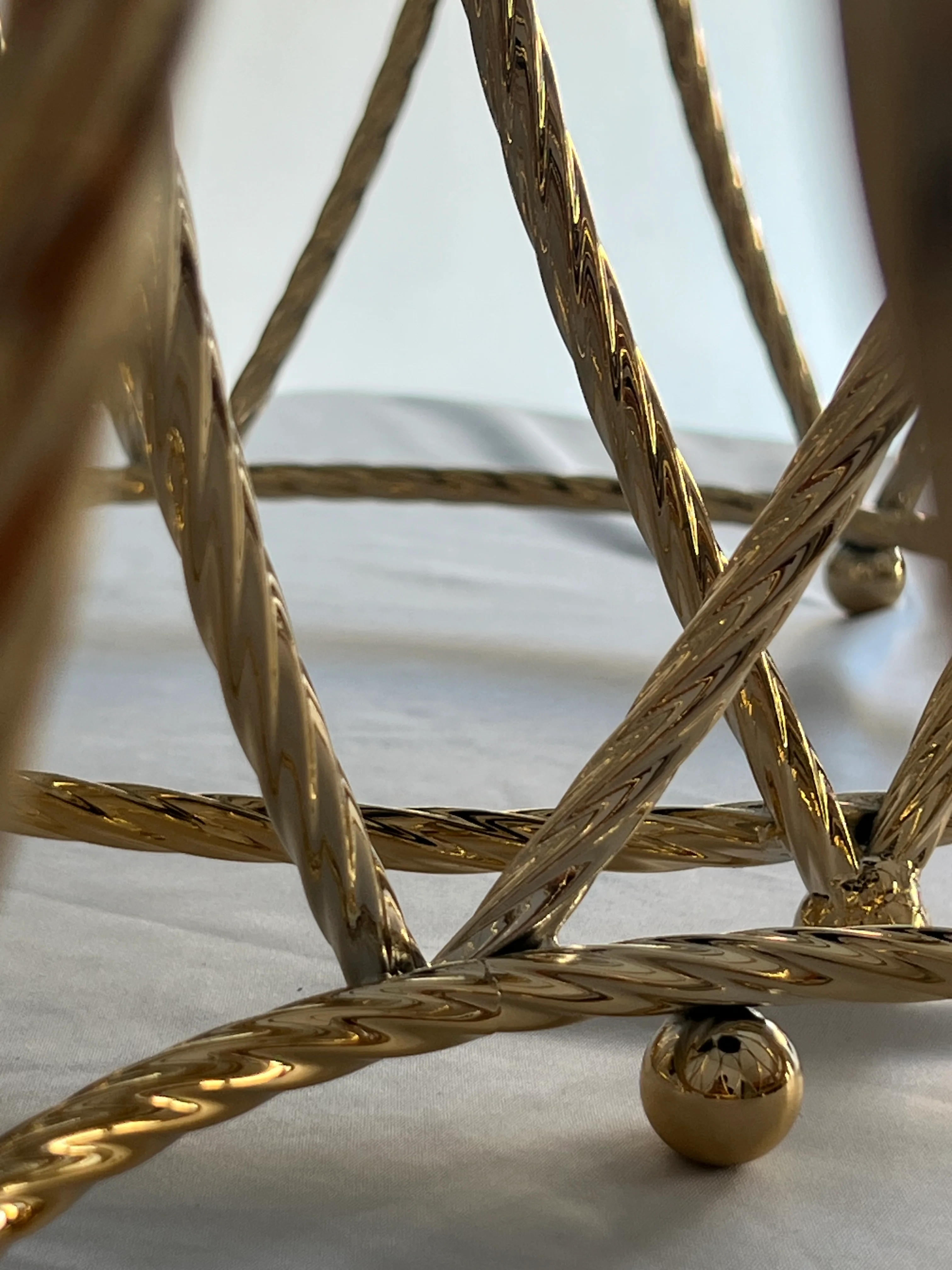 Set de 3 Pedestales Dorados con Espejo – Diseño Árabe Elegante - Image 4