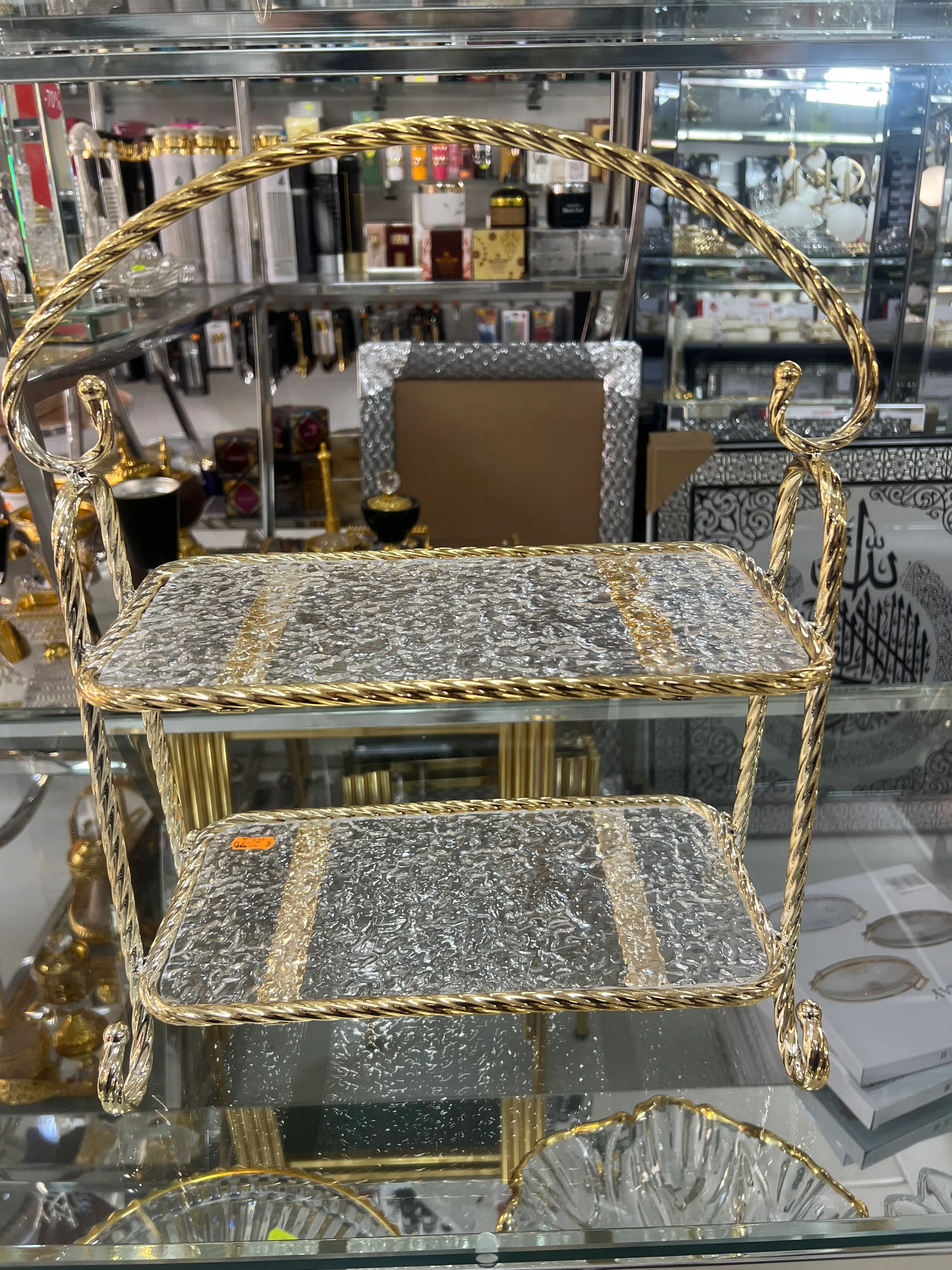 🏷 Bandeja Decorativa de 2 Pisos con Estructura Dorada y Cristal Texturizado – Estilo Clásico y Elegante - Image 2
