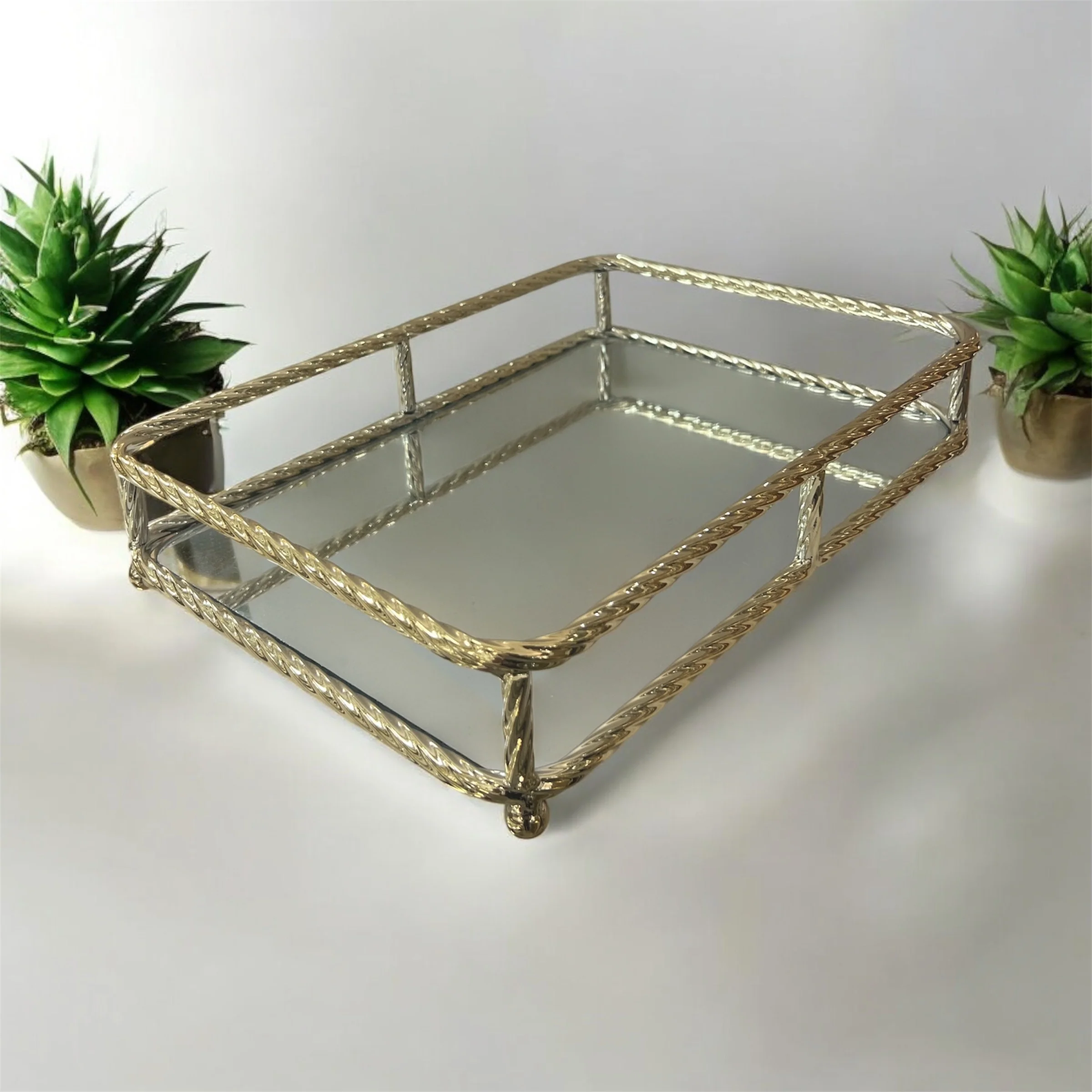 Bandeja Rectangular Dorada con Base de Espejo — Estilo Clásico y Elegante - Image 2