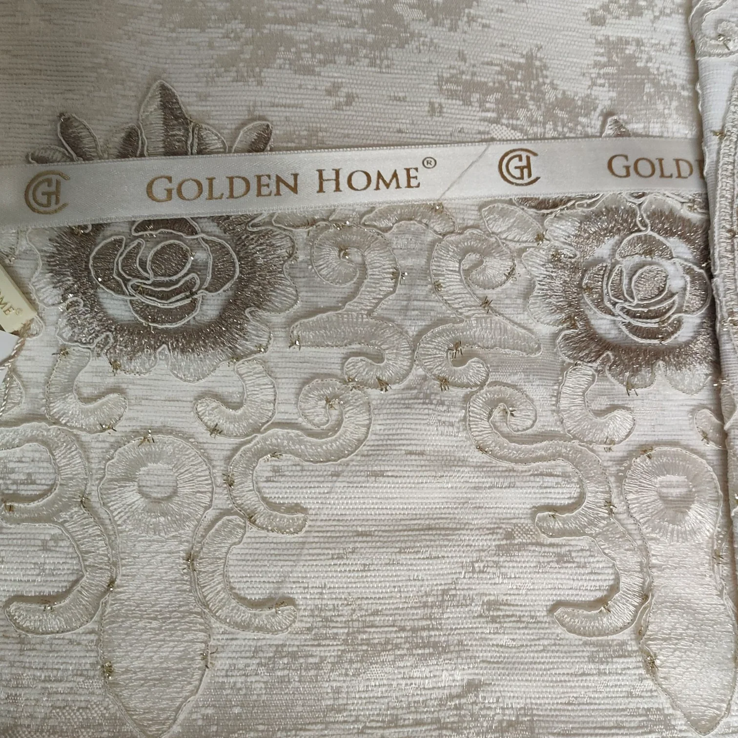 Juego de Cama de Lujo "Bologna" – Elegancia Clásica con Bordados en Relieve - COLOR CREMA - Image 4