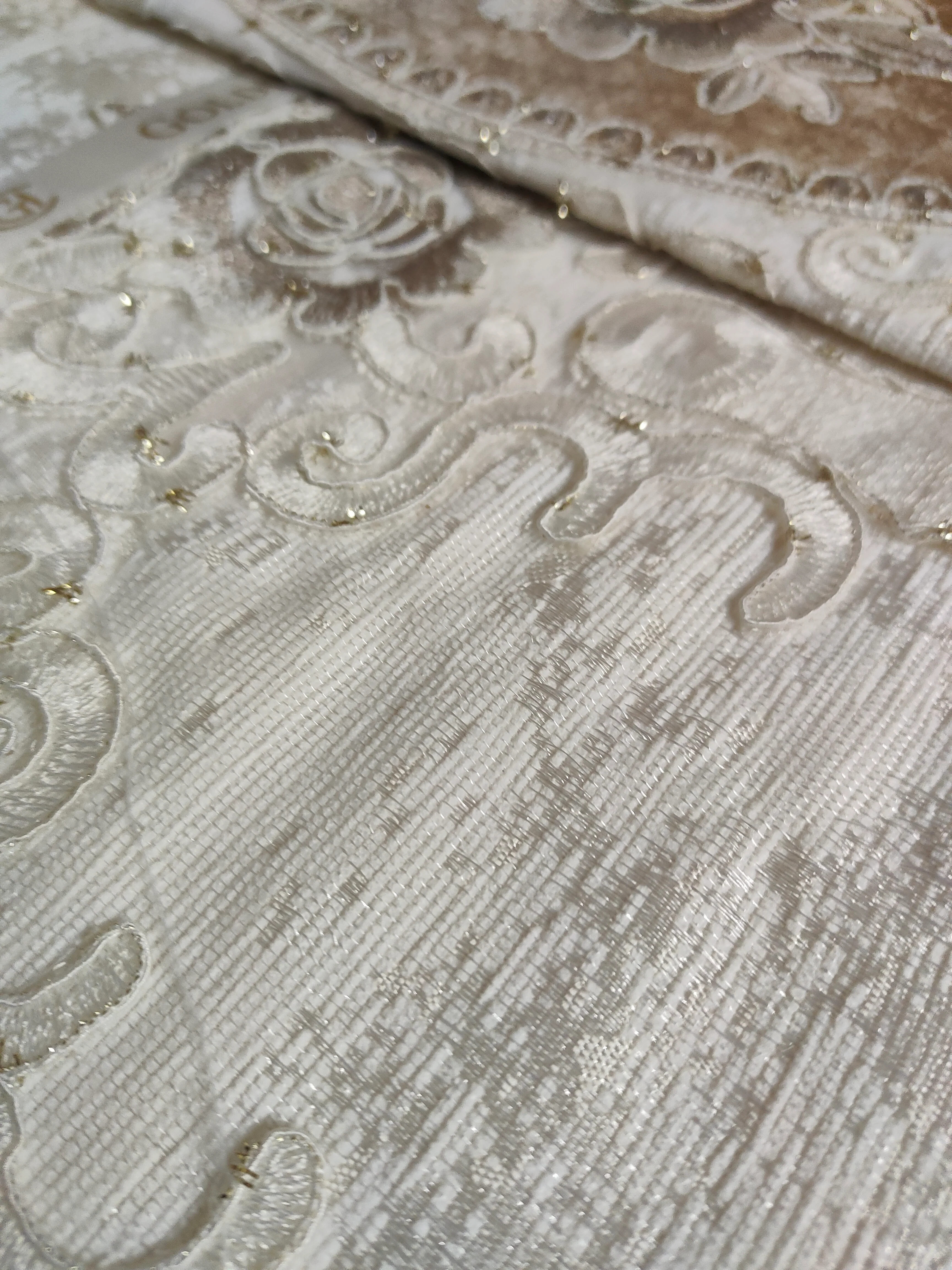 Juego de Cama de Lujo "Bologna" – Elegancia Clásica con Bordados en Relieve - COLOR CREMA - Image 5
