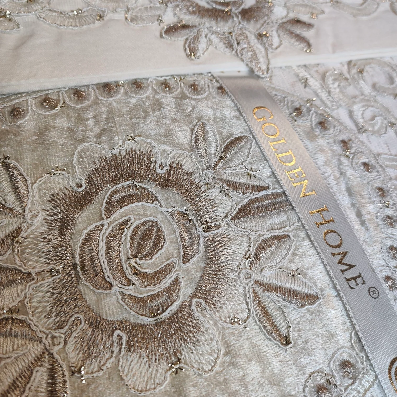 Juego de Cama para Novias "Clouds" – Elegancia y Diseño Clásico - COLOR CAPUCHINO - Image 3