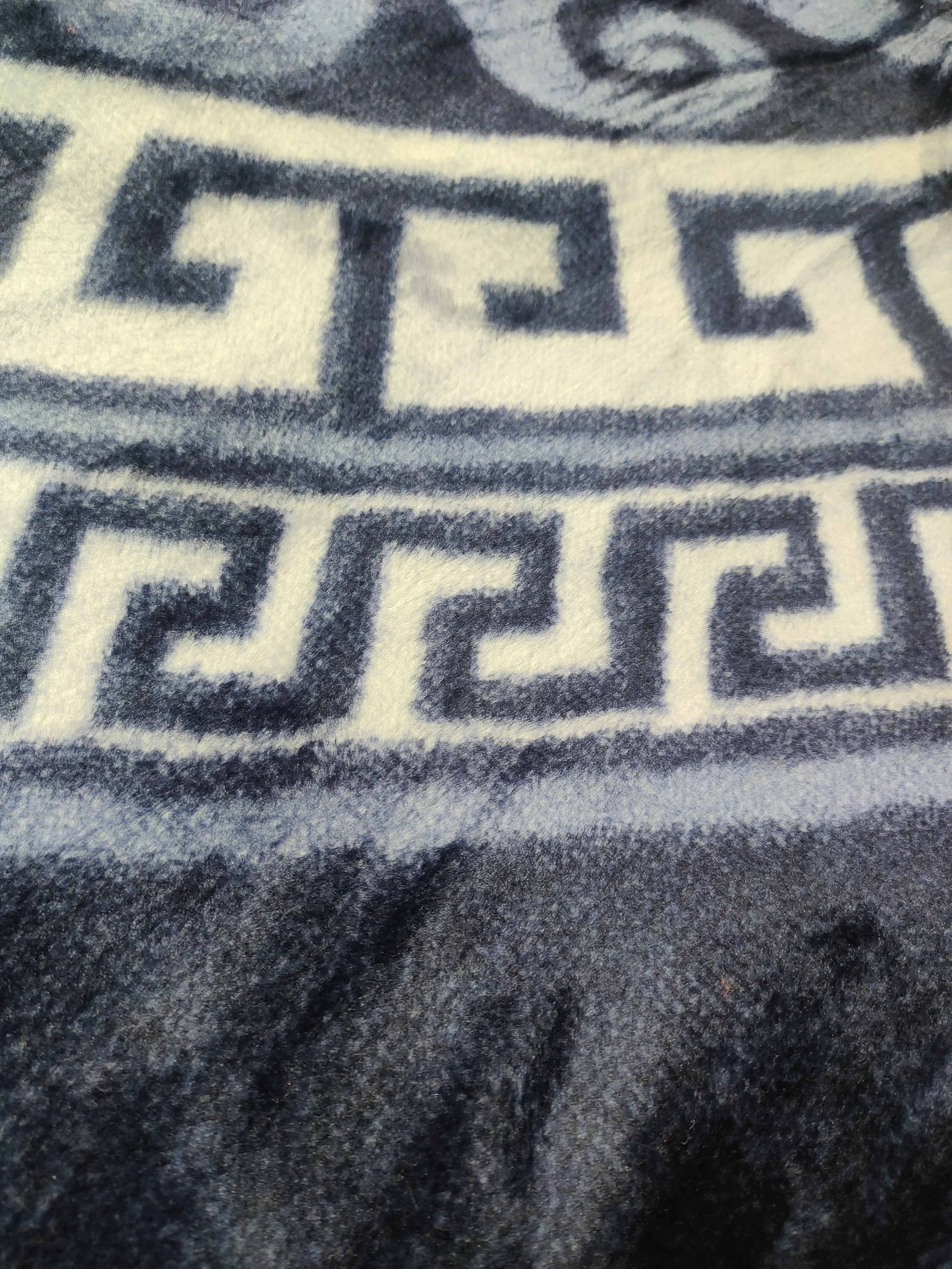 Manta Raschel 220 x 240 cm – 2 kg – 100% Poliéster - Image 4