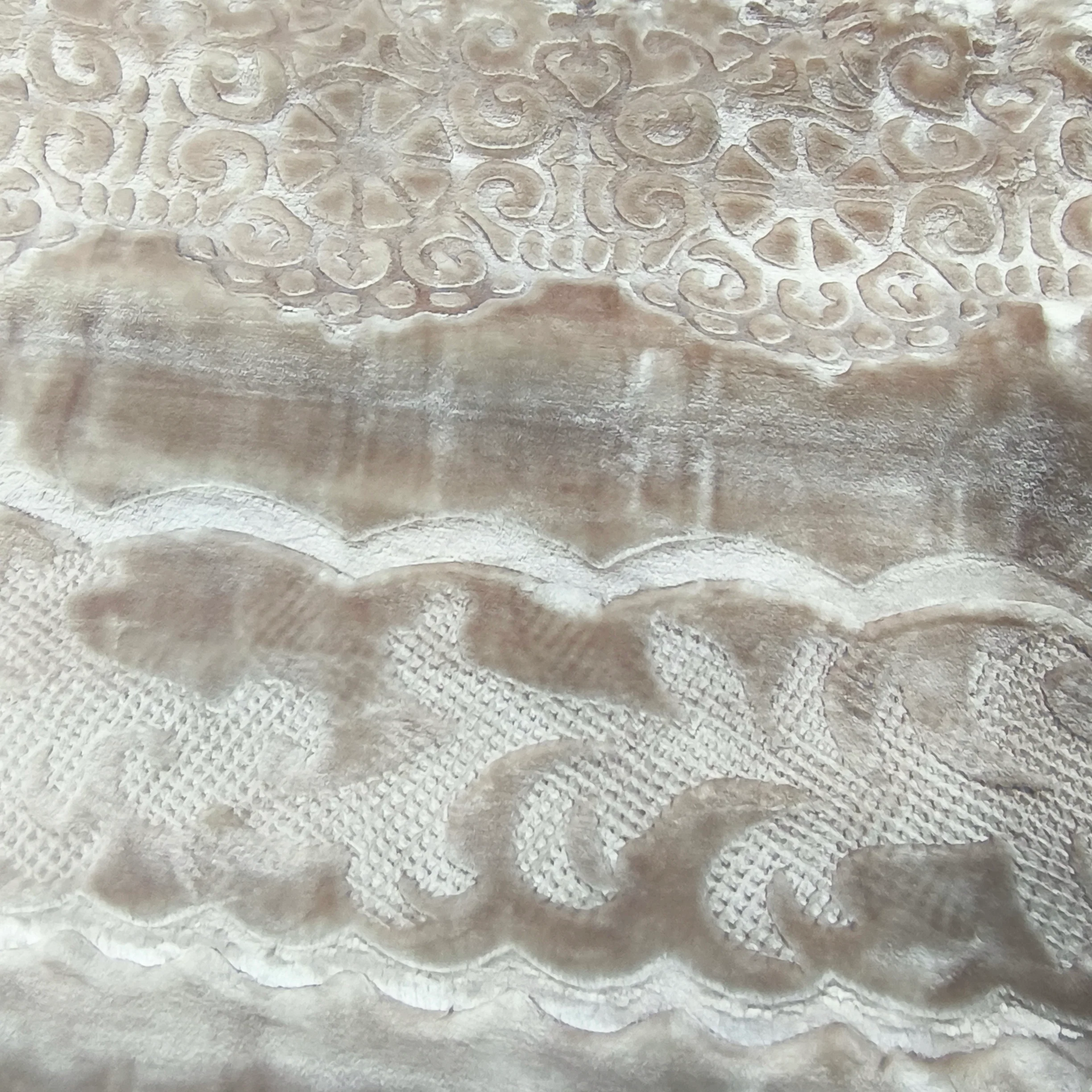 Manta de Felpa Color beige - Extra Suave y Cálida para Invierno (200x230 cm, 4,5 kg) - Image 2