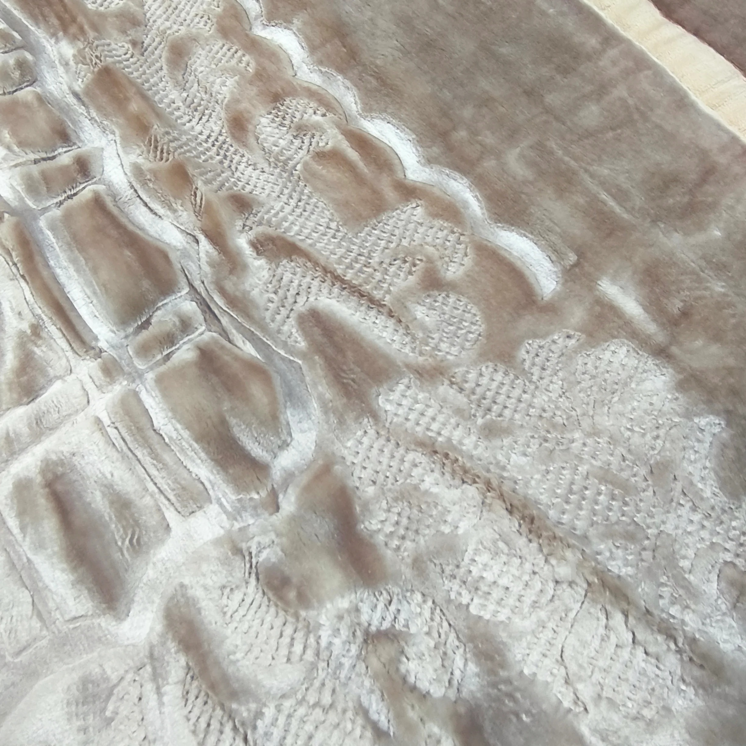 Manta de Felpa Color beige - Extra Suave y Cálida para Invierno (200x230 cm, 4,5 kg) - Image 3