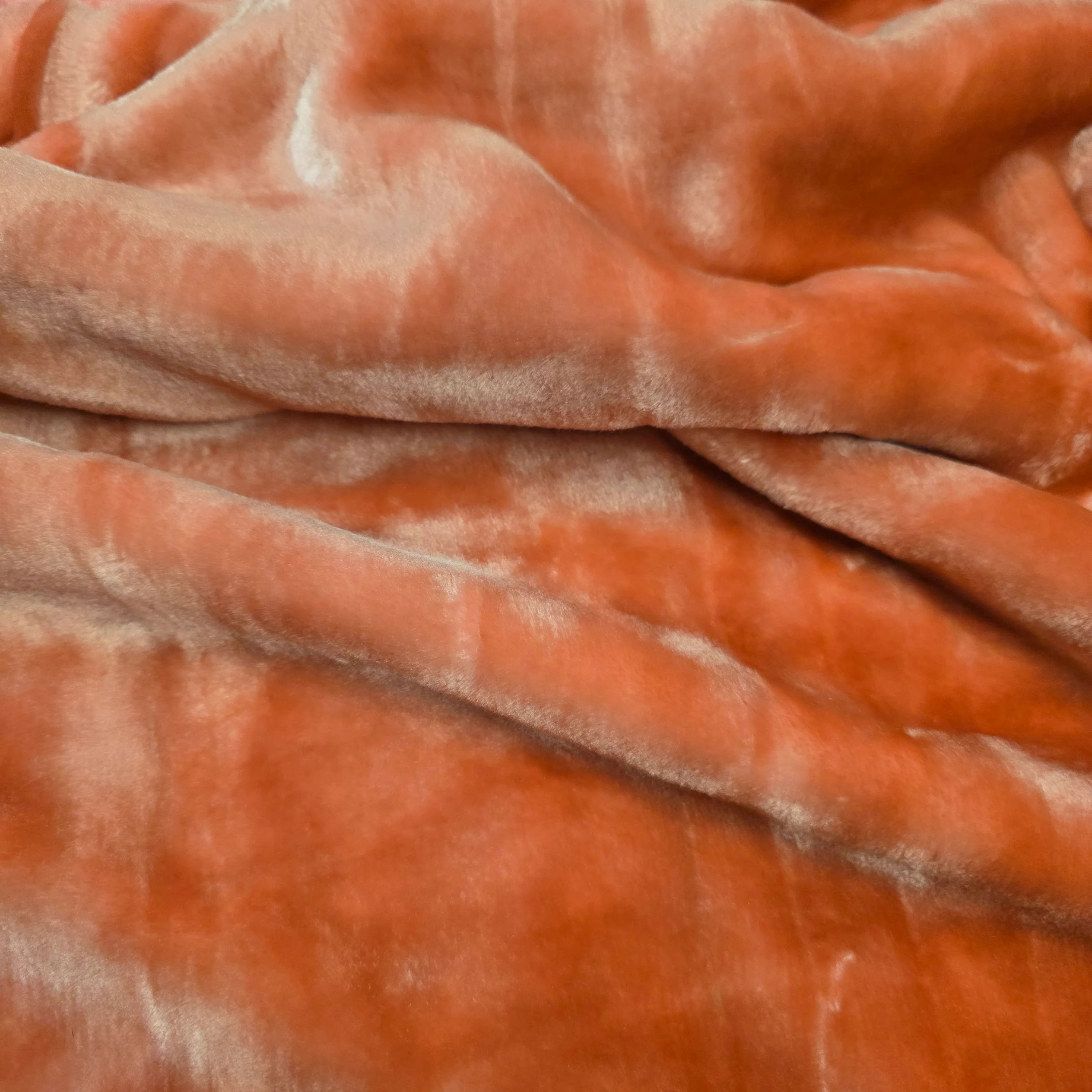 Manta de Felpa Color rosa coral oscuro  - Extra Suave y Cálida para Invierno (200x230 cm, 4,5 kg) - Image 2