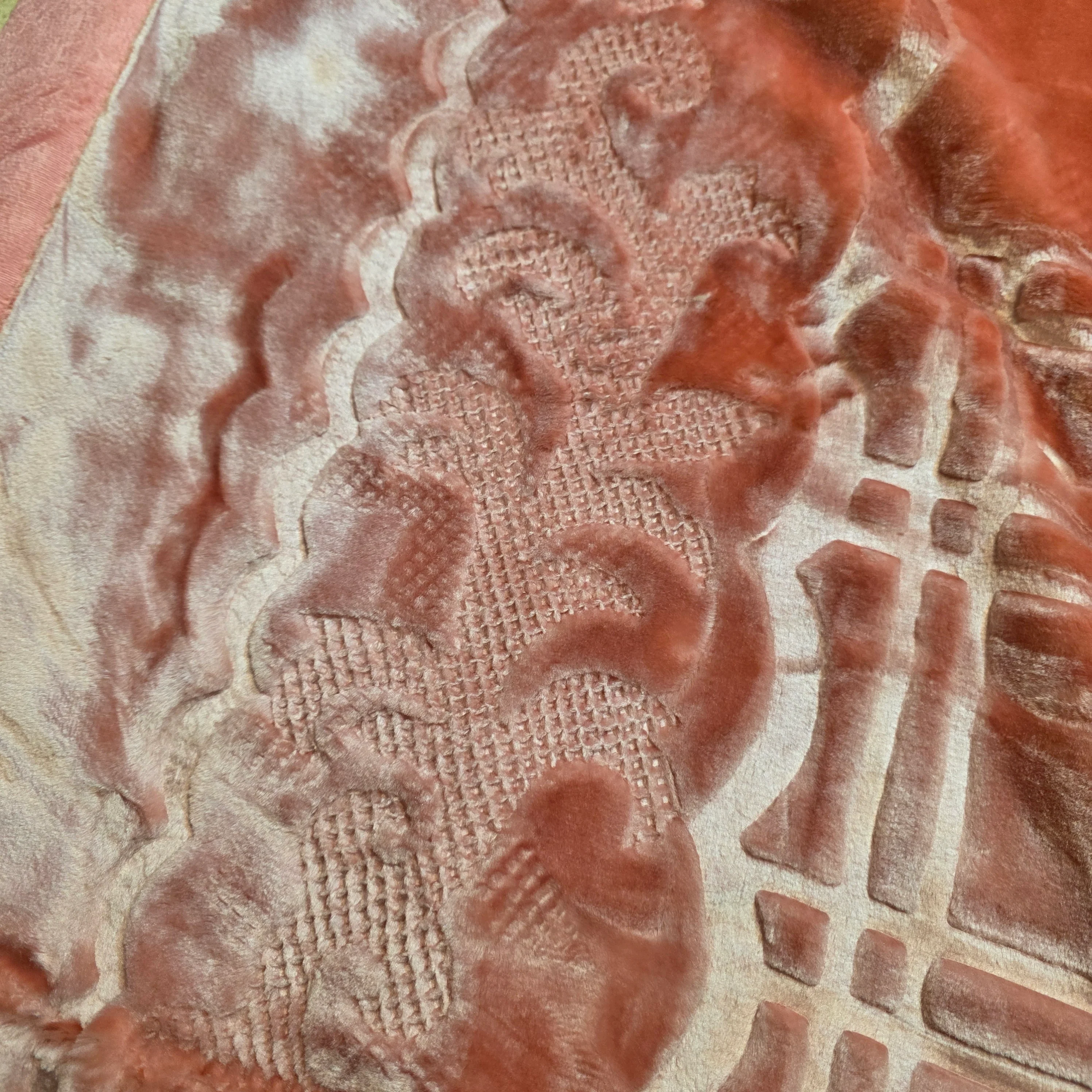 Manta de Felpa Color rosa coral oscuro  - Extra Suave y Cálida para Invierno (200x230 cm, 4,5 kg) - Image 5