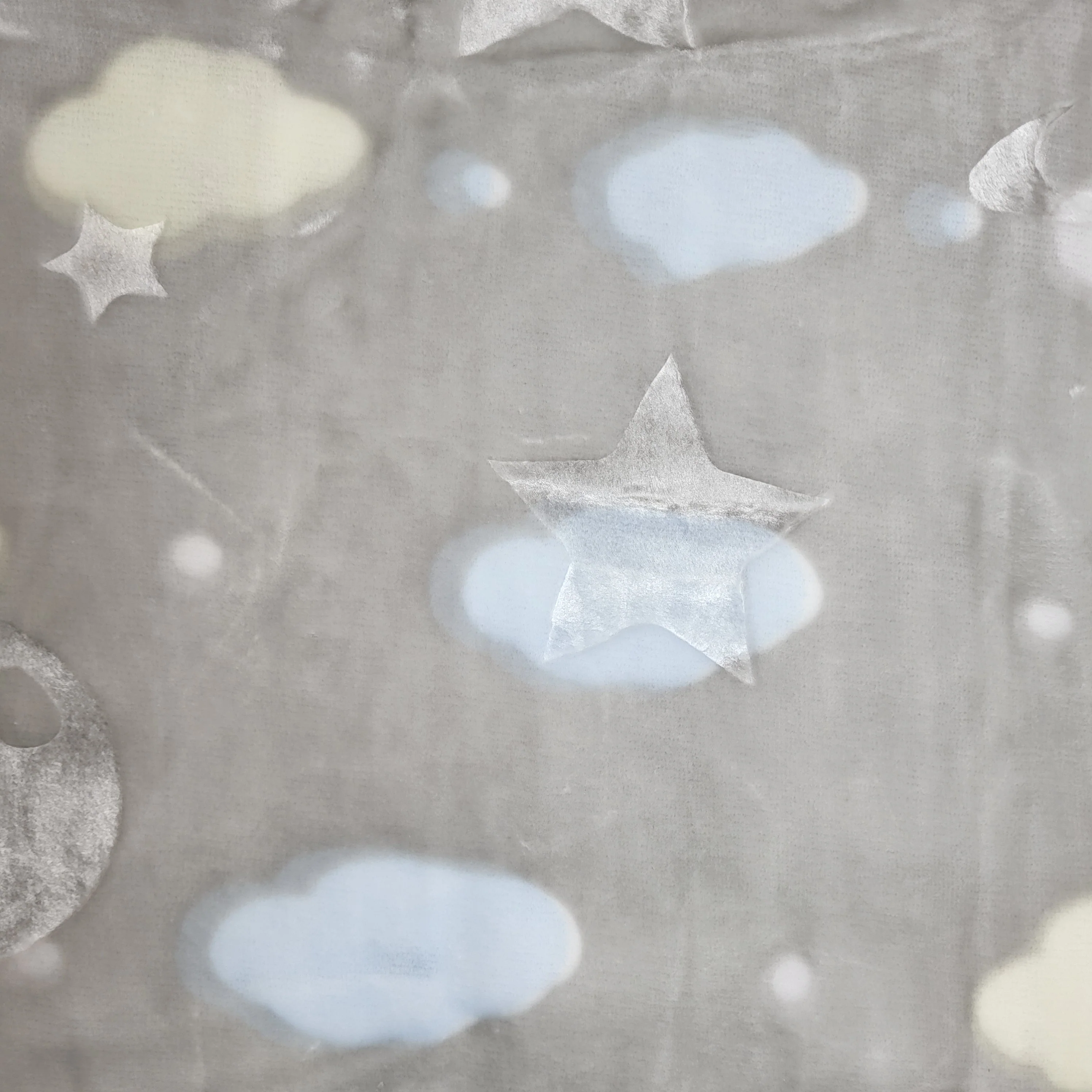 Manta Infantil 70x90 cm Estampado Espacial Gris | Suave y Ligera | 450 g - Image 2