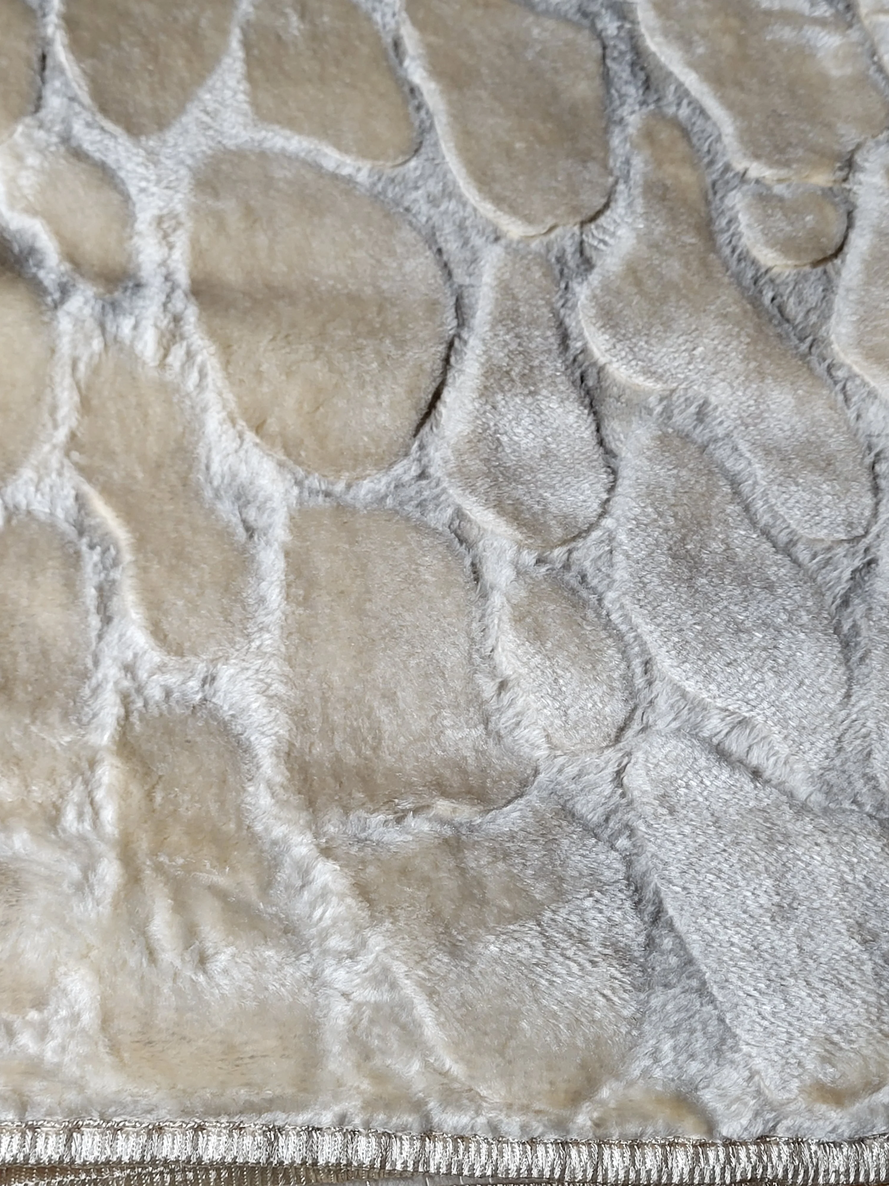Manta Raschel 220 x 240 cm – 2 kg – 100% Poliéster - Image 2