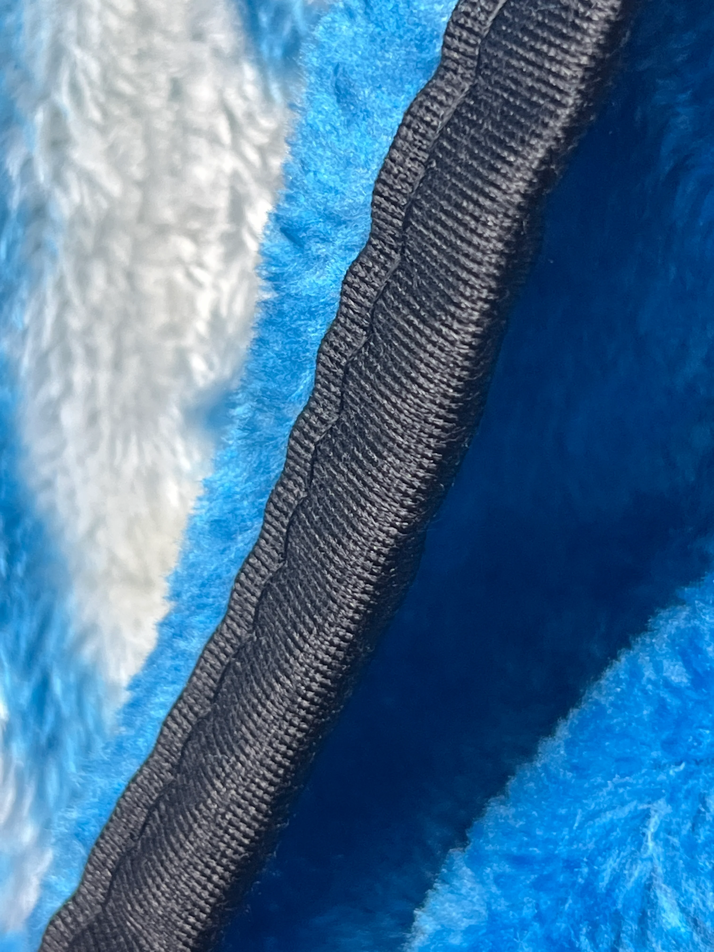Manta Raschel 220 x 240 cm – 2 kg – 100% Poliéster - Image 3
