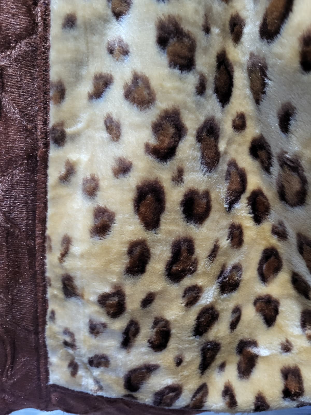 Manta Royal Eskimos 200 x 240 cm – 4 kg | Alta Calidad, Súper Suave y Cálida – 100% Poliéster - PANTERA 2 - Image 3
