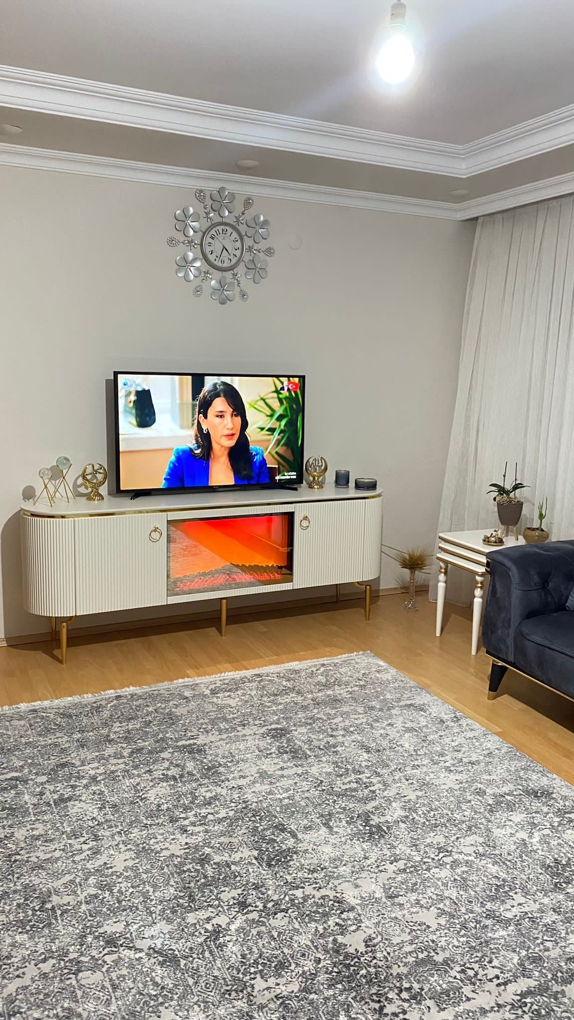 Mesa de TV con chimenea digital - BLANCO CON PANTALLA GRANDE - Image 2