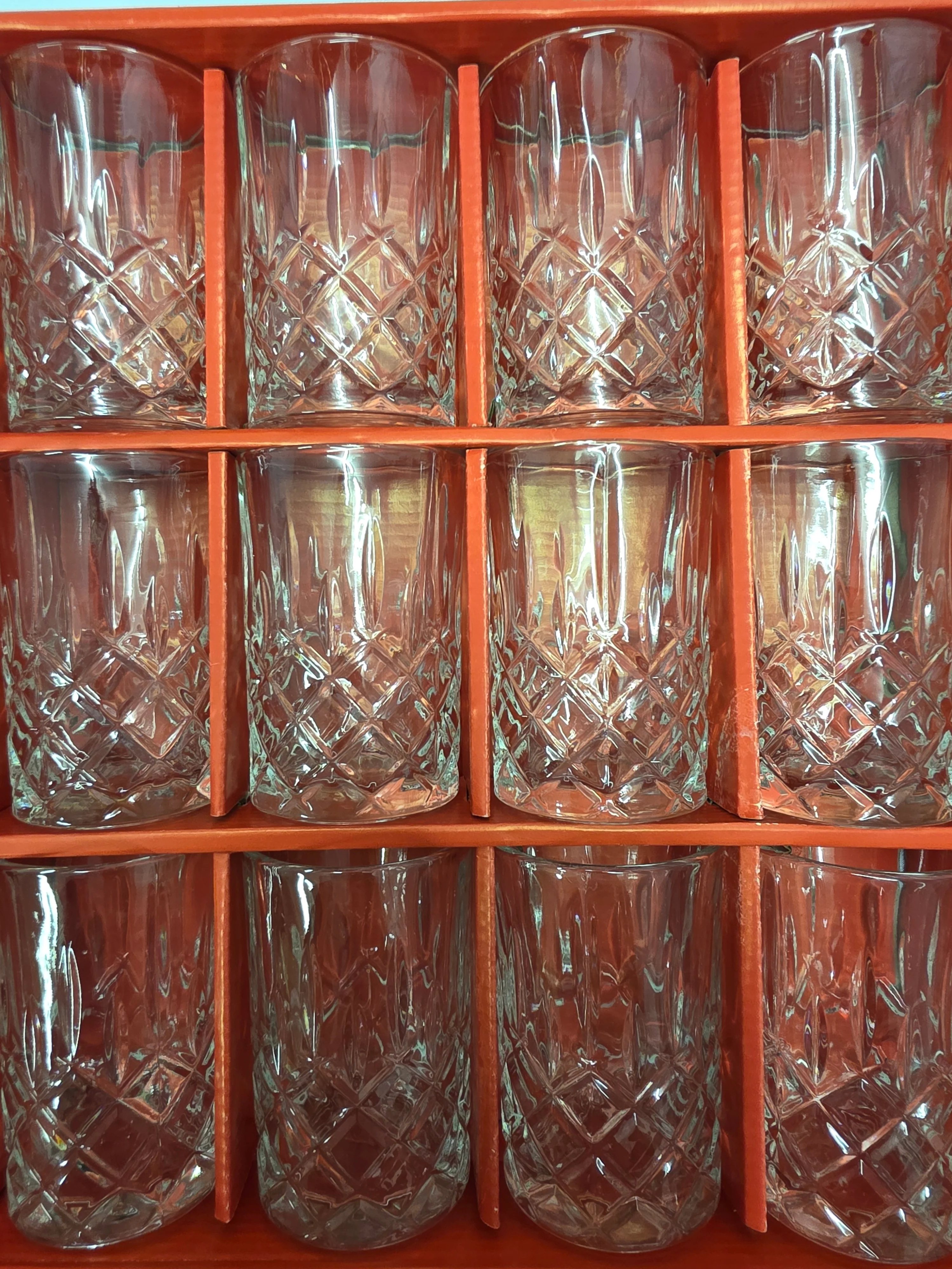 Juego de 12 Vasos de Té de Cristal Tallado – Diseño Clásico - Image 3